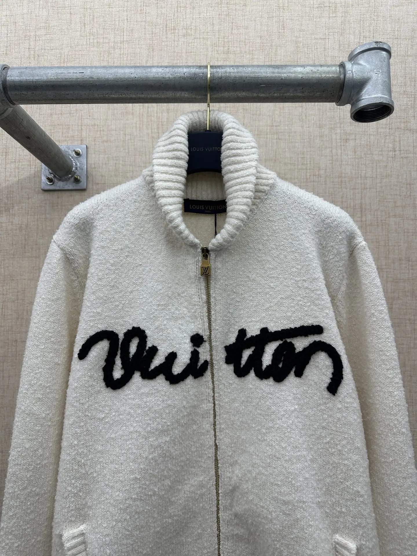 Script Logo Bouclé Wool Zip-Up Cardigan D37021345 — view 3