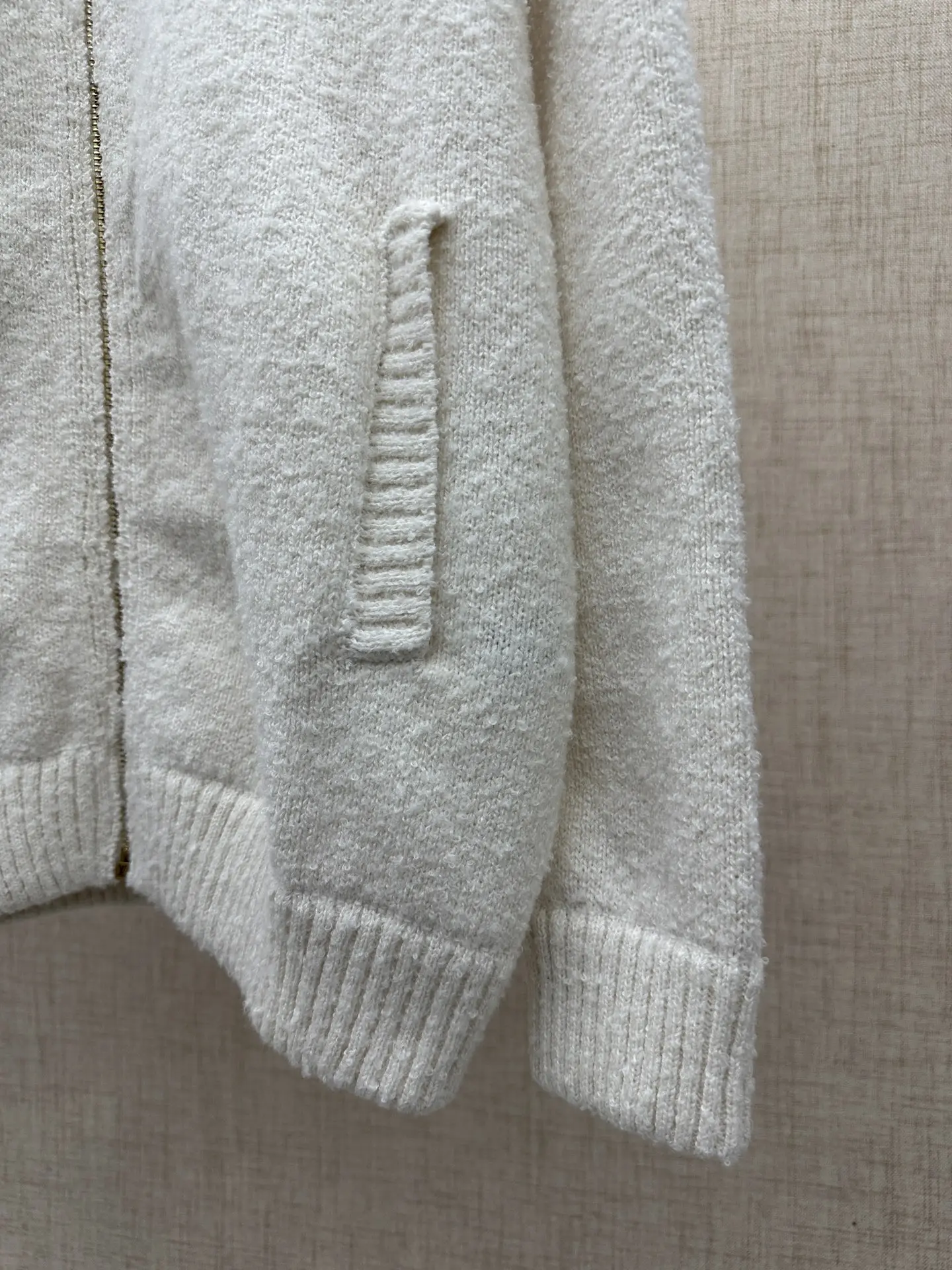 Script Logo Bouclé Wool Zip-Up Cardigan D37021345 — view 6