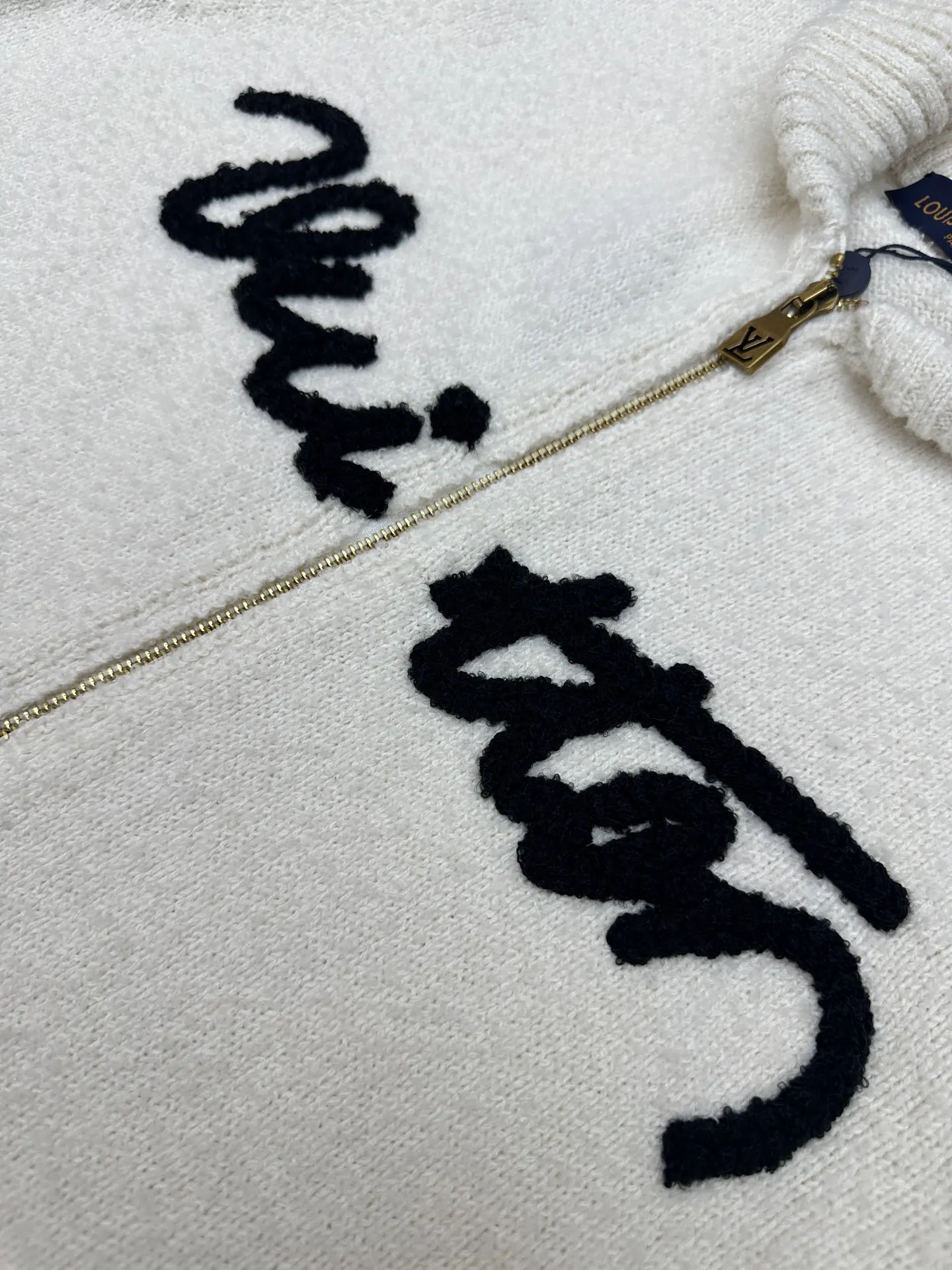 Script Logo Bouclé Wool Zip-Up Cardigan D37021345 — view 7