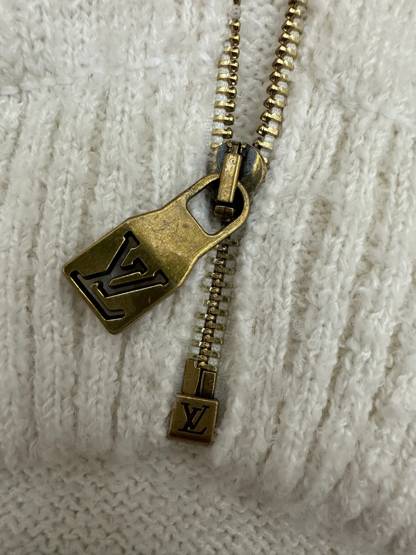 Script Logo Bouclé Wool Zip-Up Cardigan D37021345 — view 8