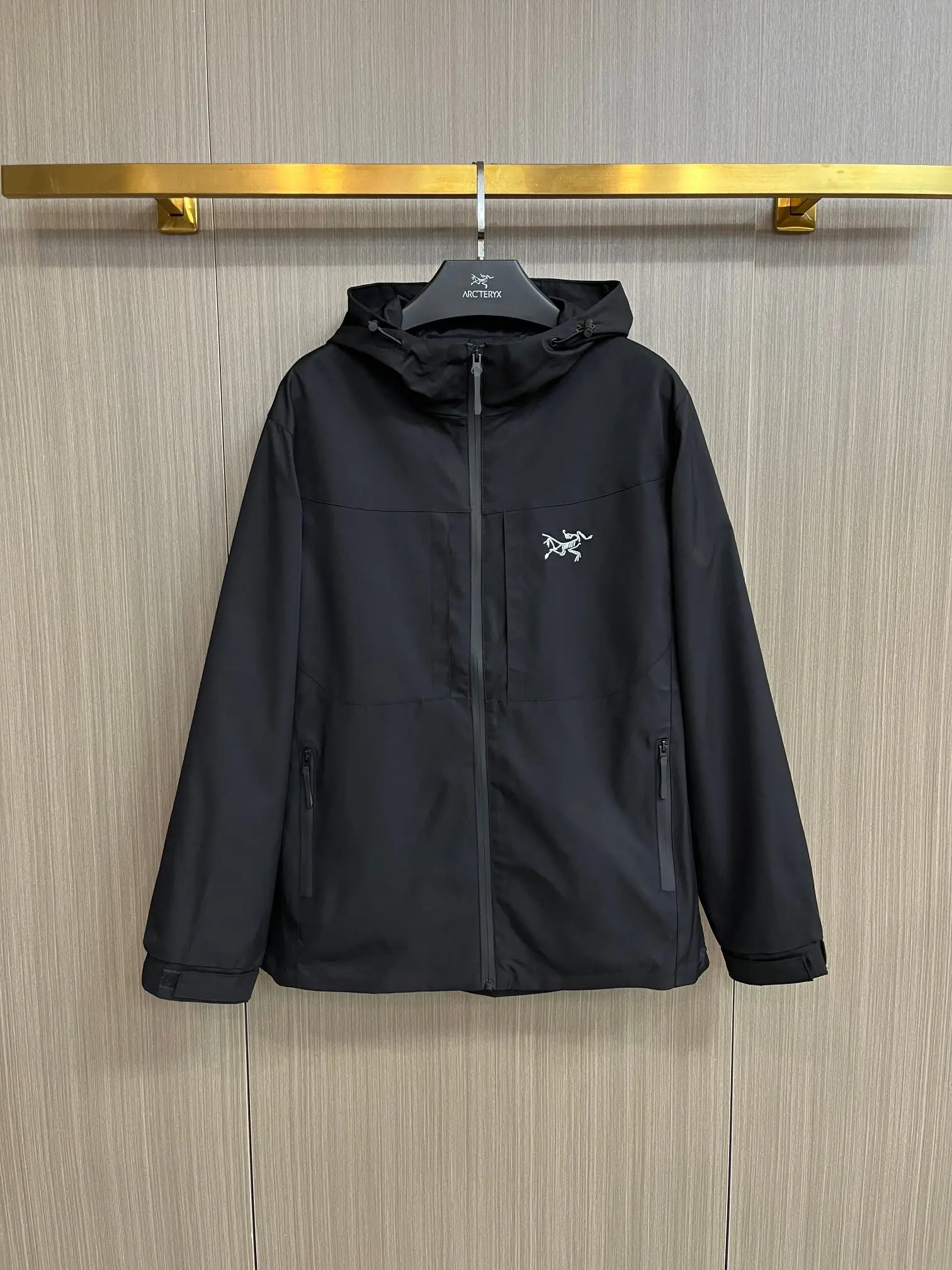 Arc'teryx Hooded Shell Jacket D38014380