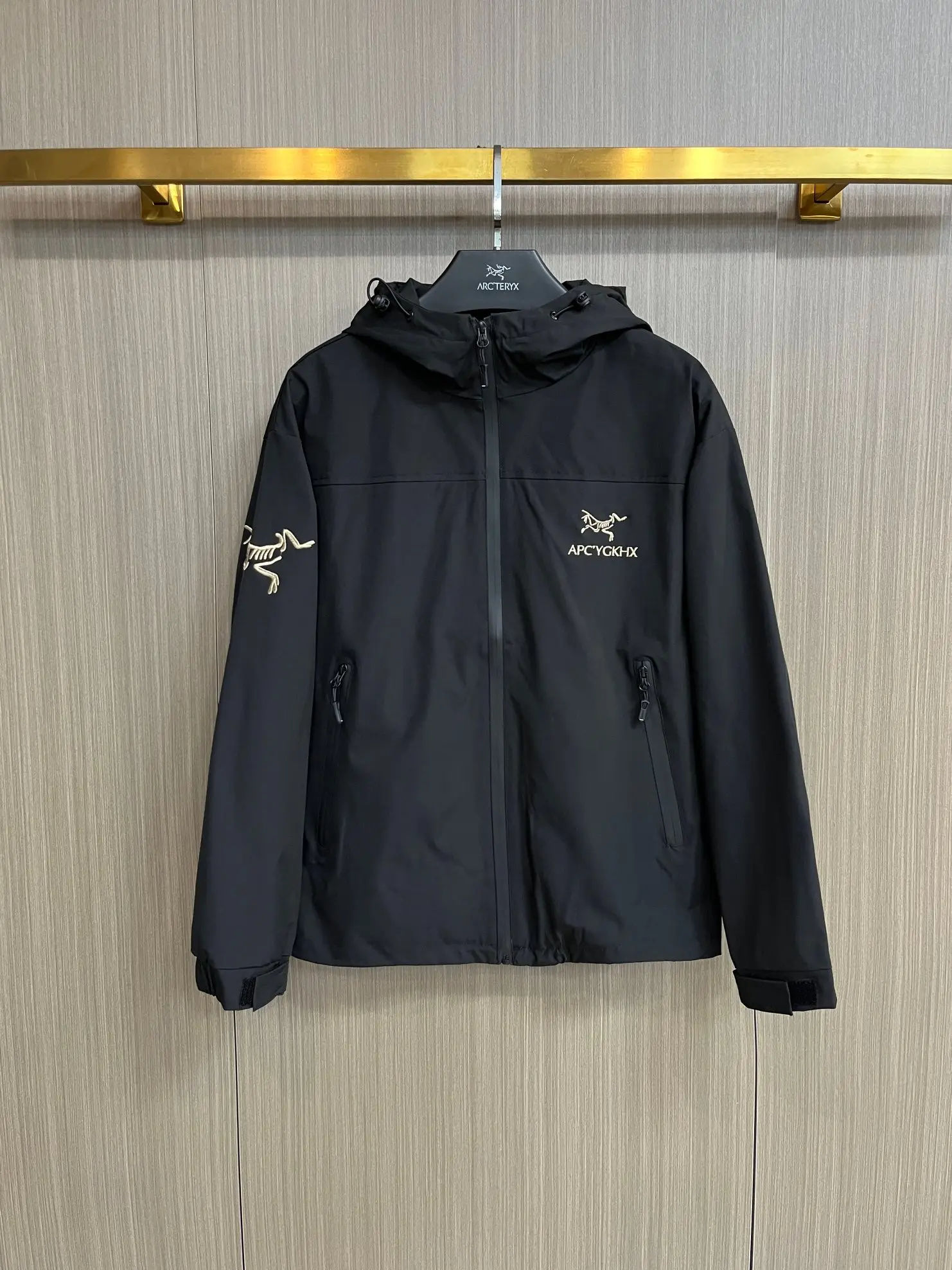 Hooded Technical Shell Jacket D38014316