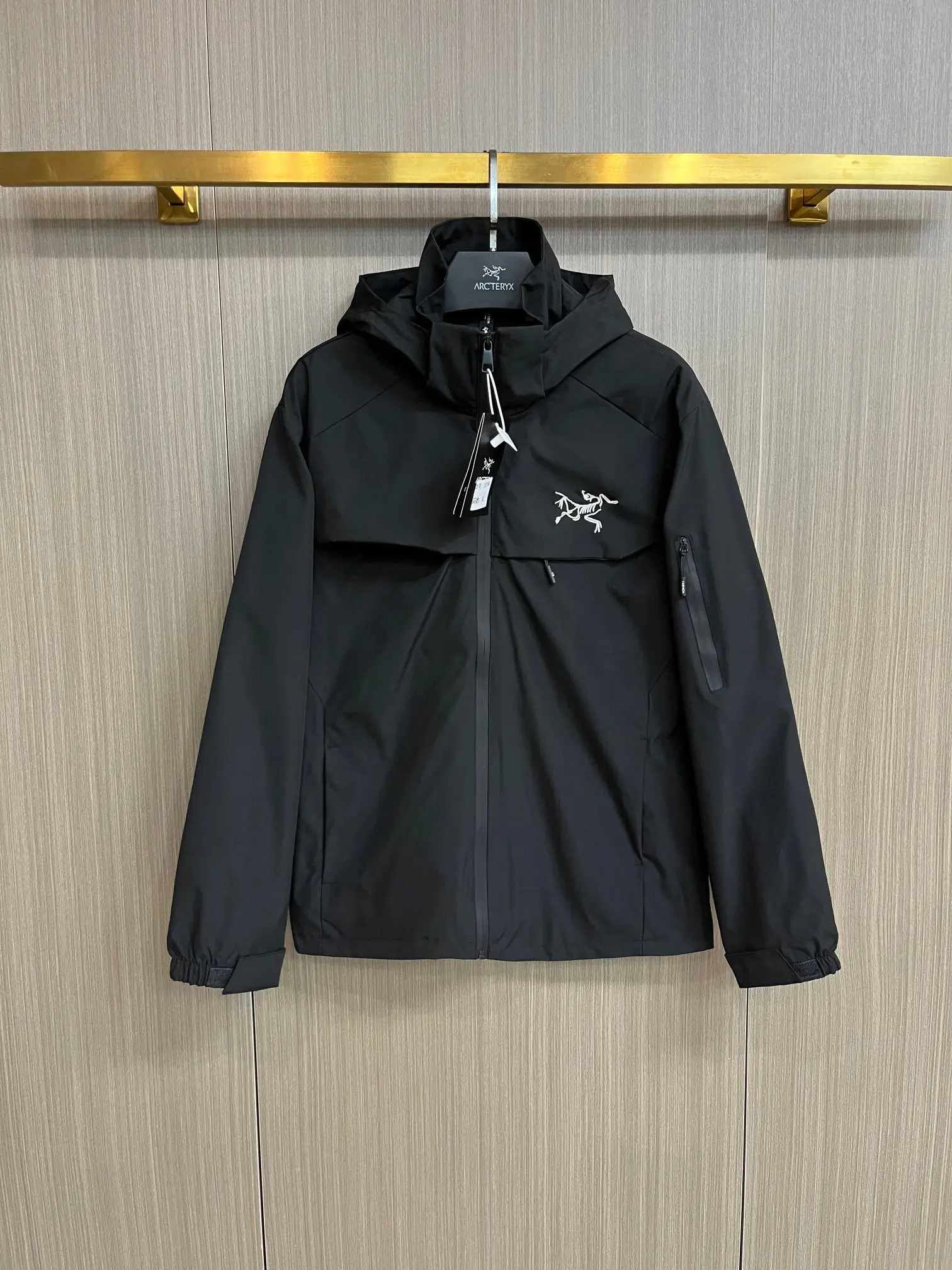 Arc'teryx Hooded Technical Shell Jacket D38014314