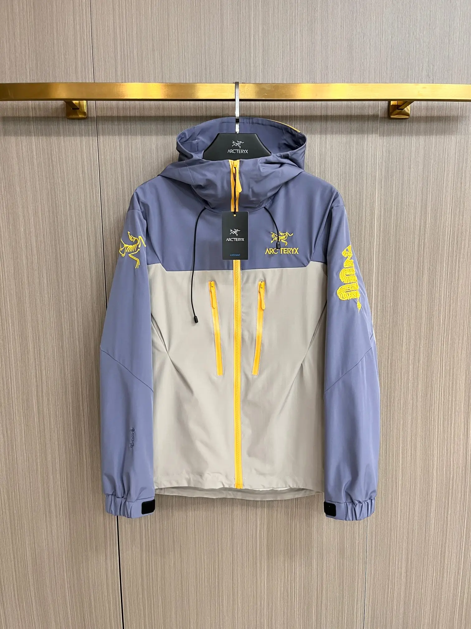 Two-Tone Hooded Technical Shell Jacket D38014361