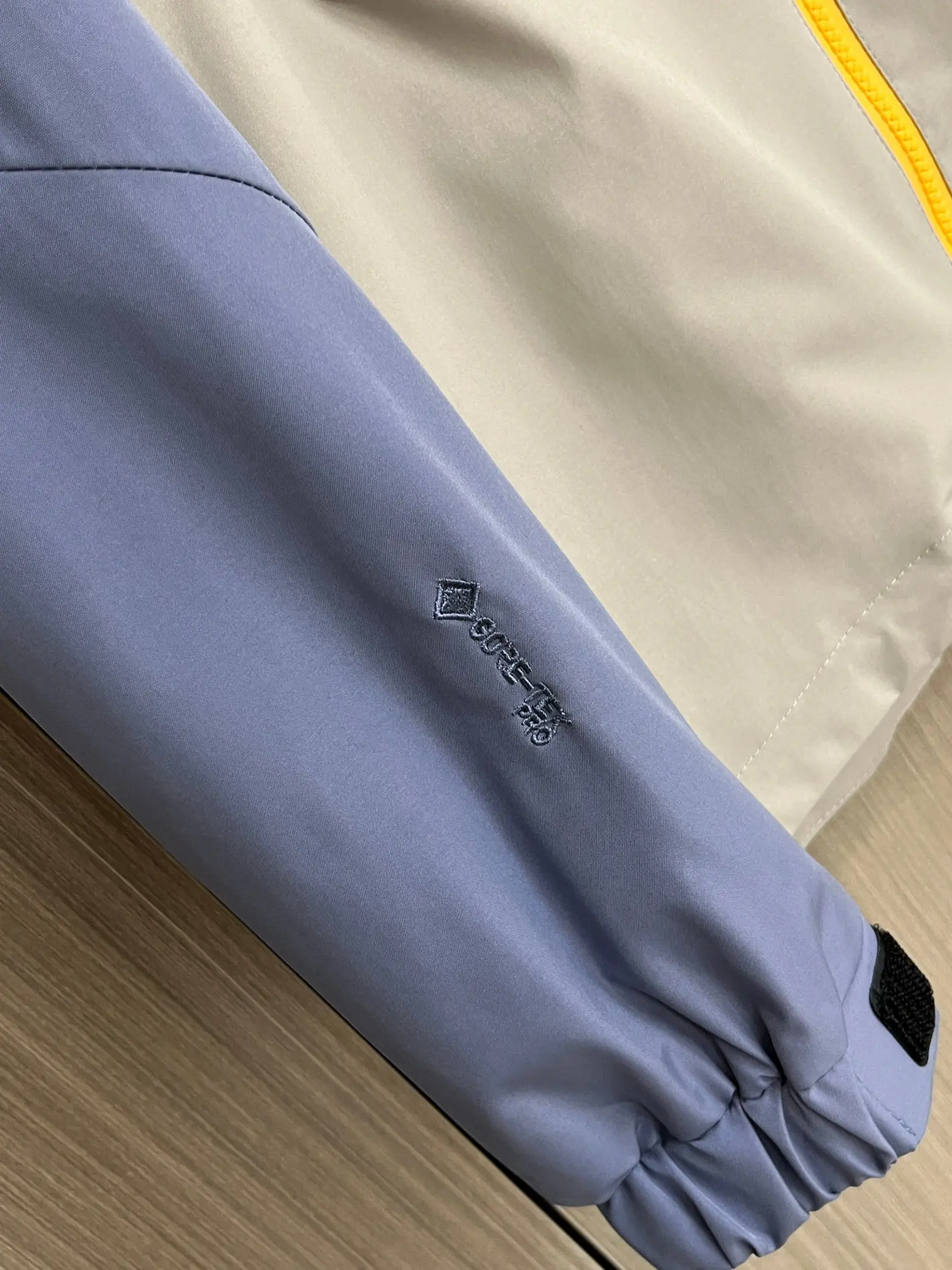 Two-Tone Hooded Technical Shell Jacket D38014361 — view 9