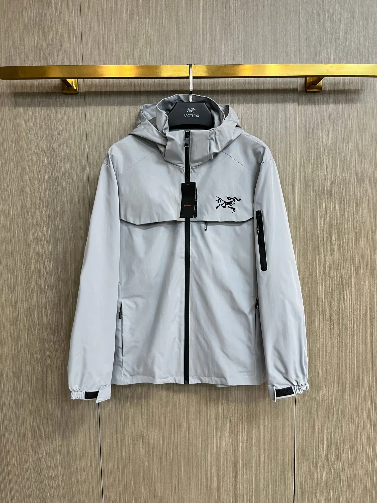 Hooded Technical Shell Jacket D38014297