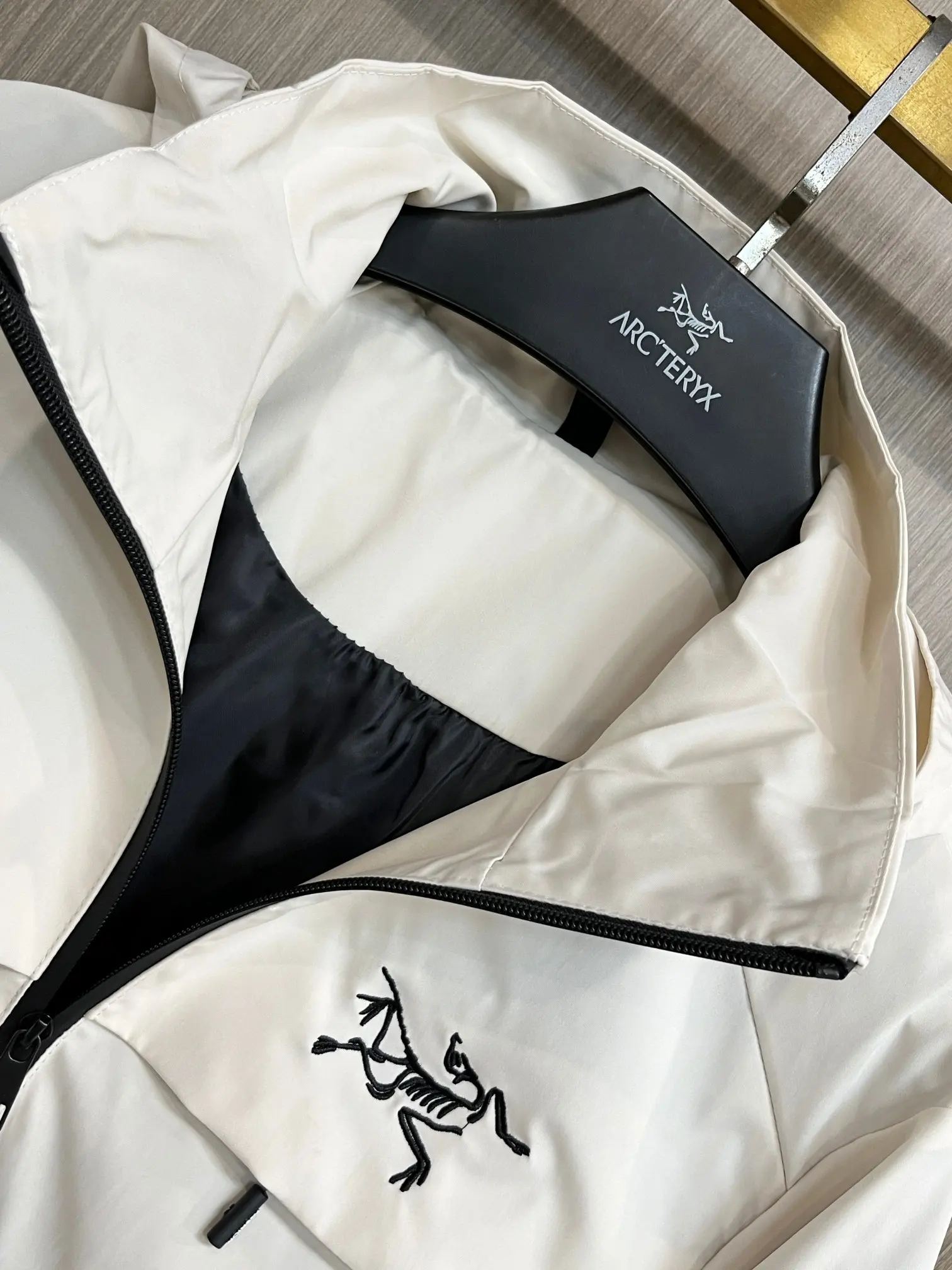 Hooded Technical Shell Jacket D38014309 — view 5