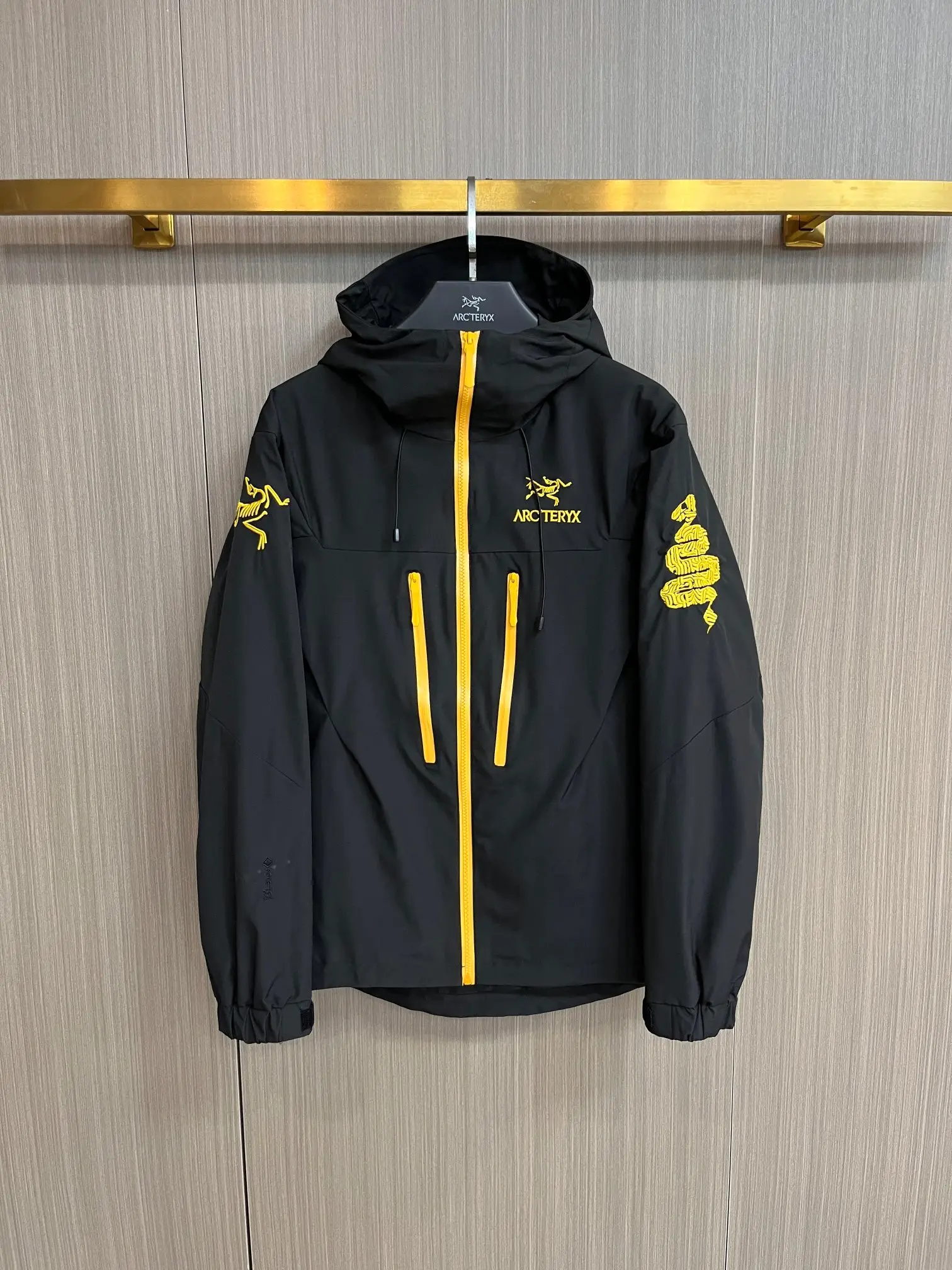 Arc'teryx Hooded Shell Jacket with Contrast Zips D38014362