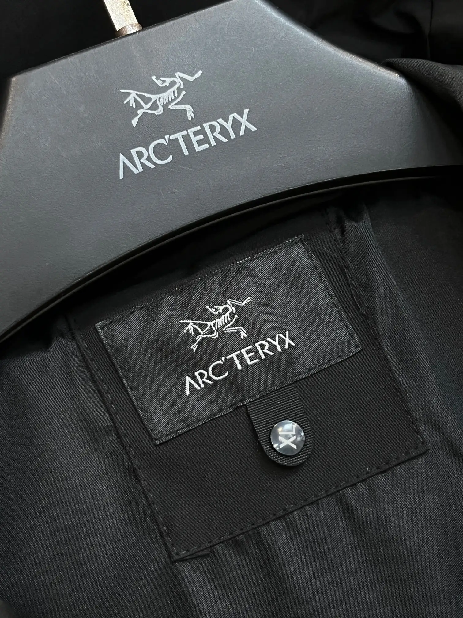 Arc'teryx Hooded Shell Jacket with Contrast Zips D38014362 — view 4
