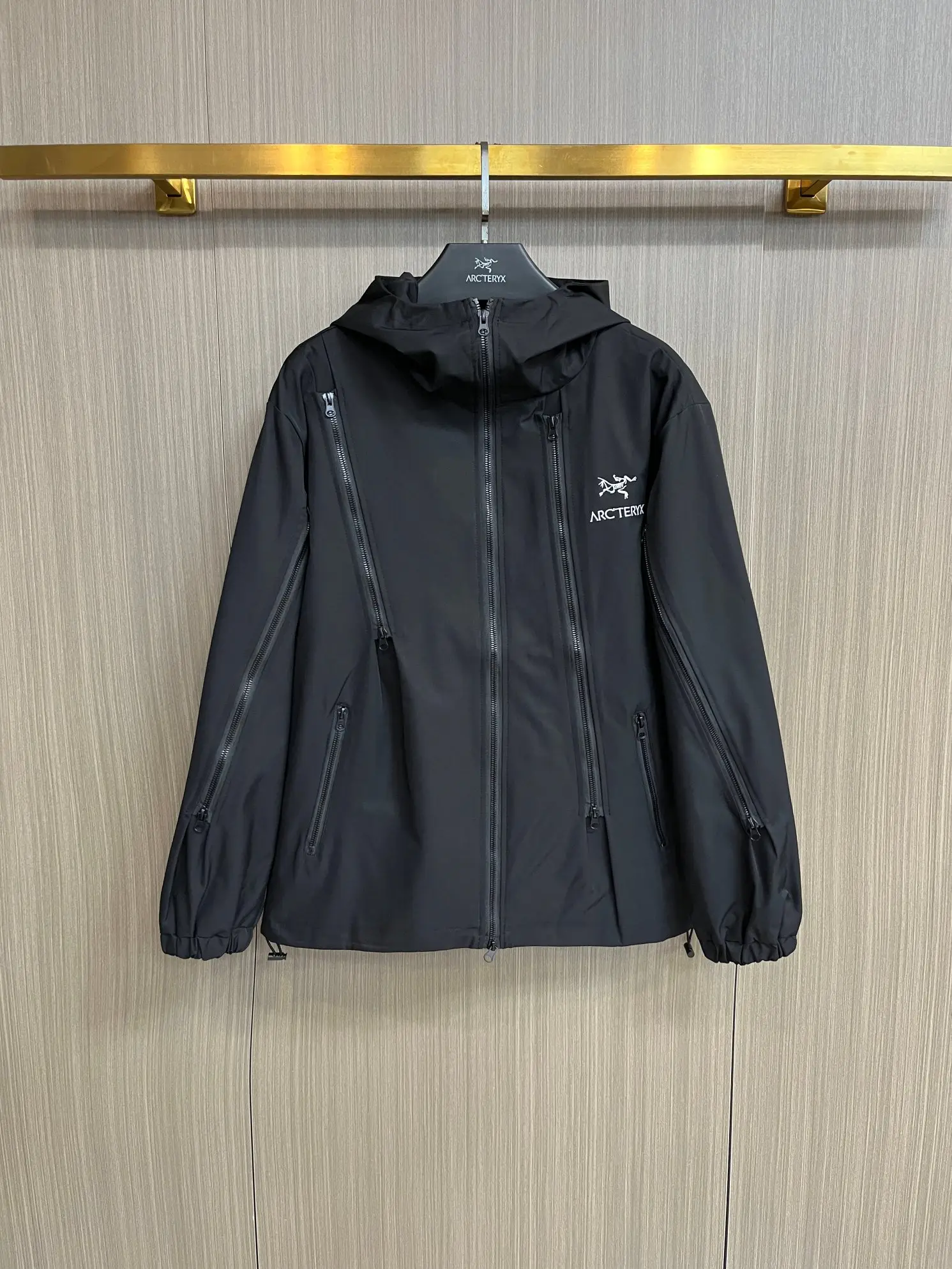 Hooded Technical Shell Jacket D38014319