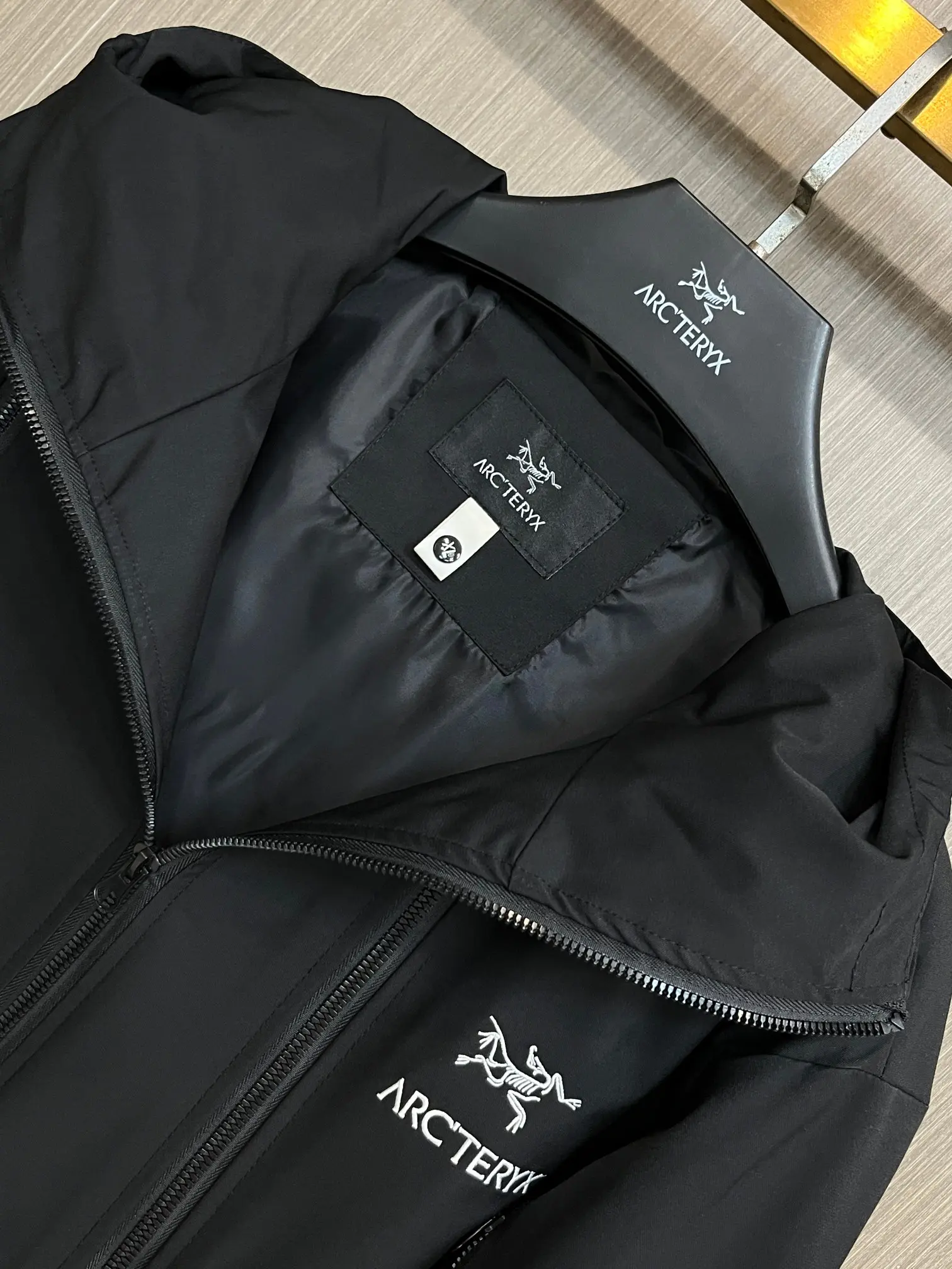 Hooded Technical Shell Jacket D38014319 — view 4
