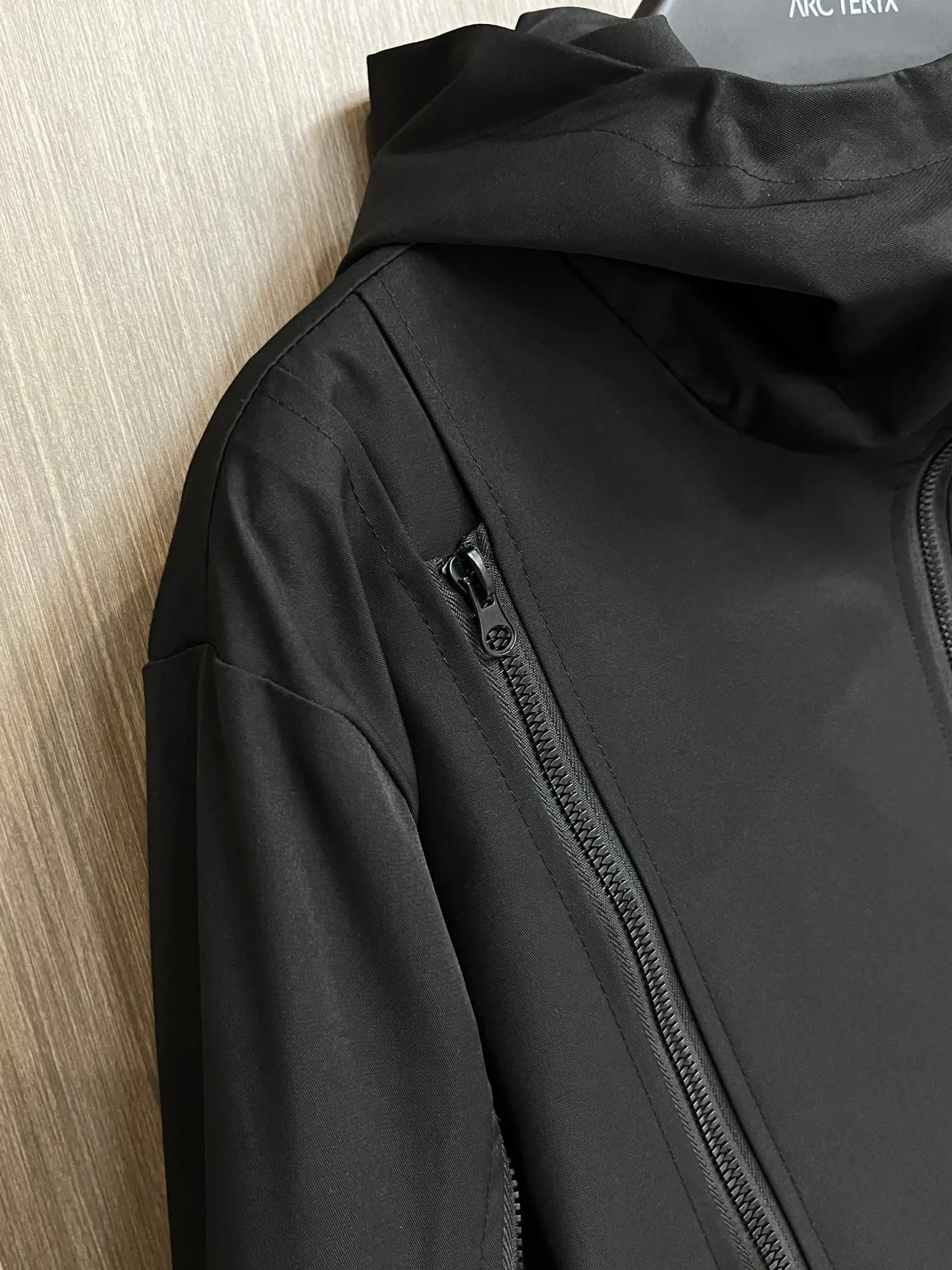 Hooded Technical Shell Jacket D38014319 — view 5