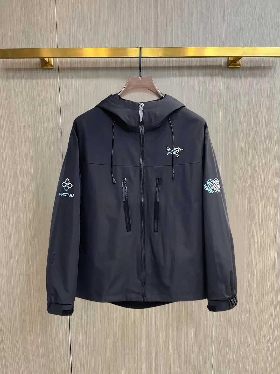 Arc'teryx Hooded Performance Shell Jacket D38014464