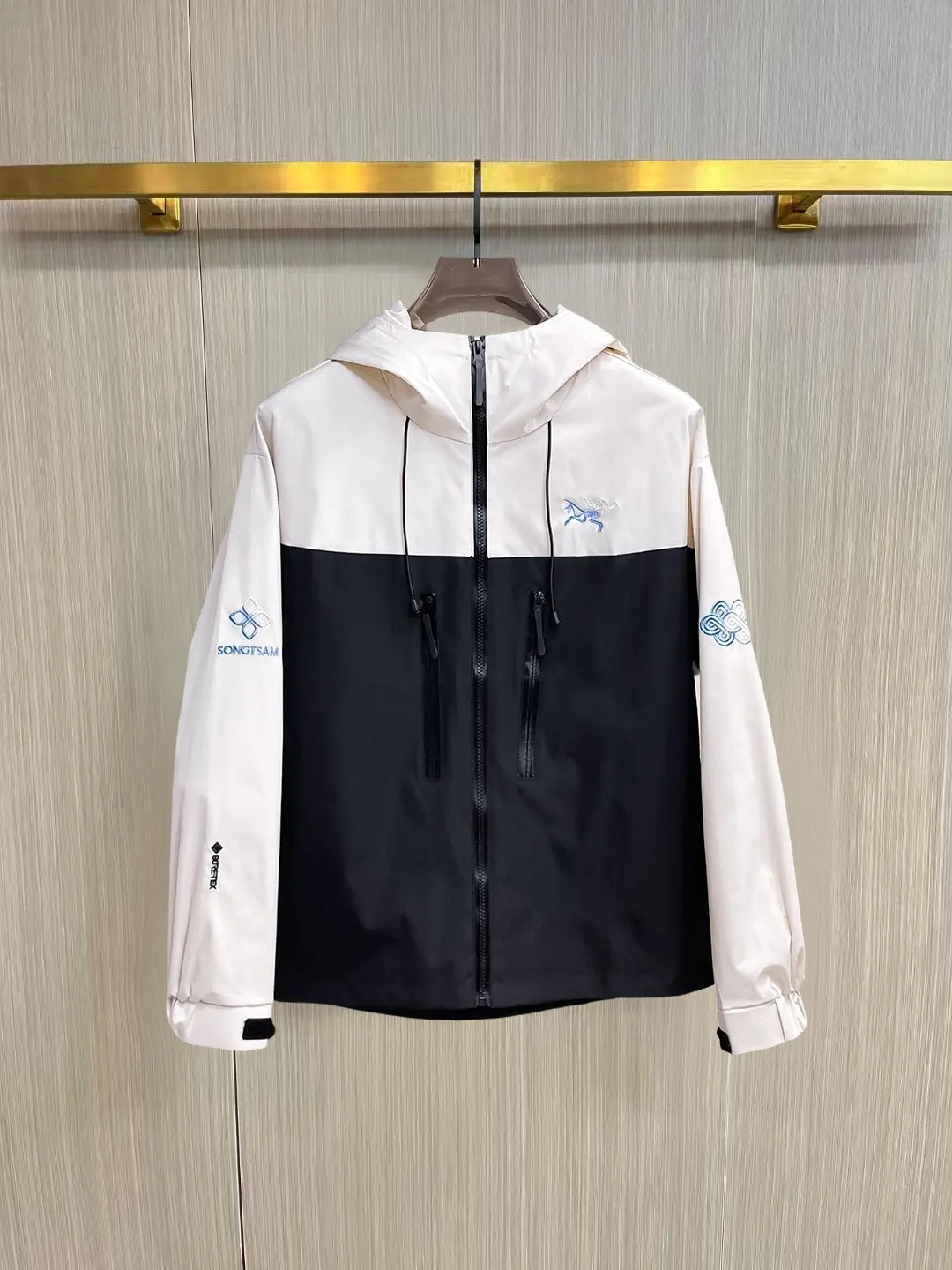 Two-Tone Hooded Shell Jacket D38014465