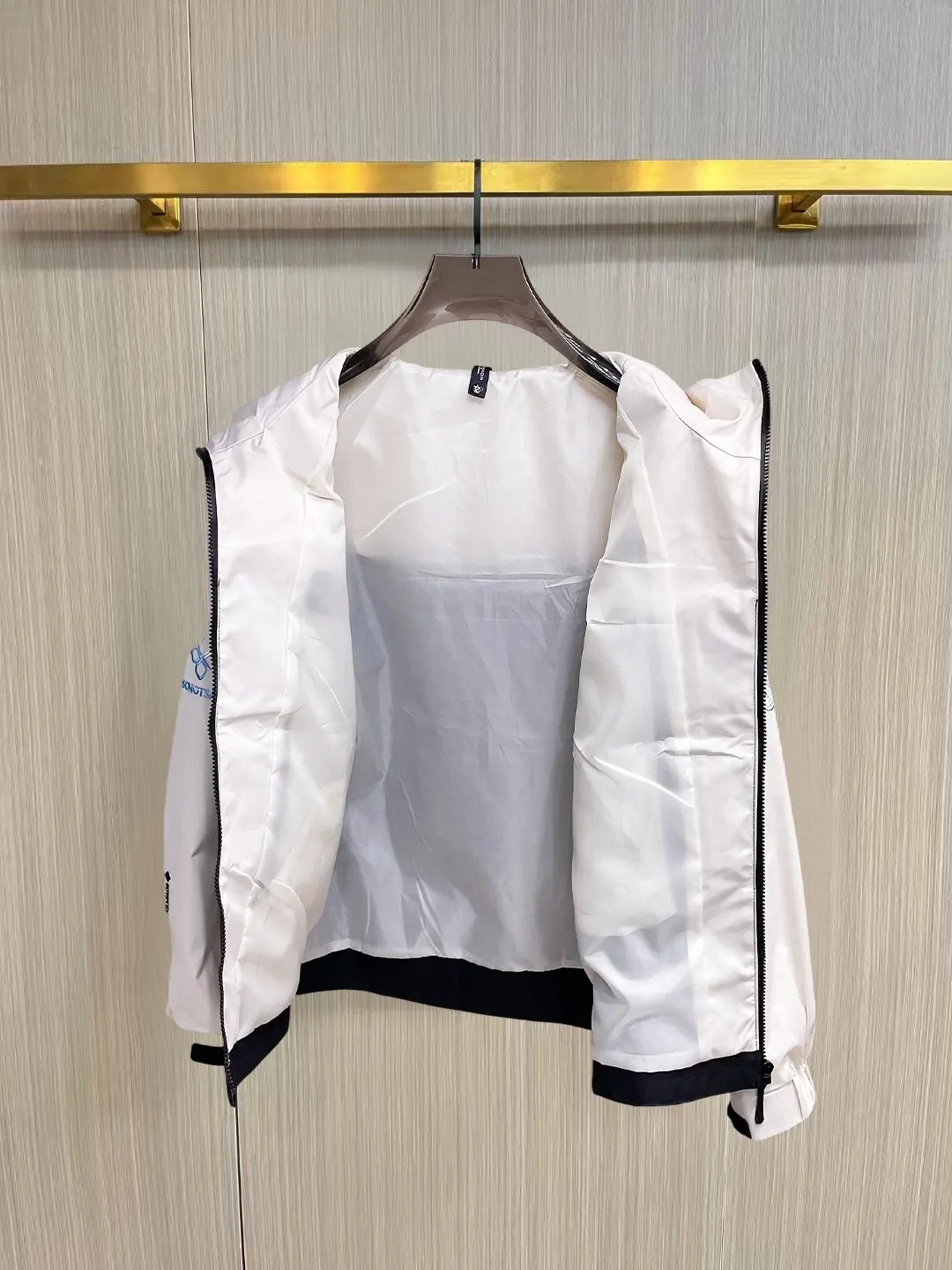 Two-Tone Hooded Shell Jacket D38014465 — view 3