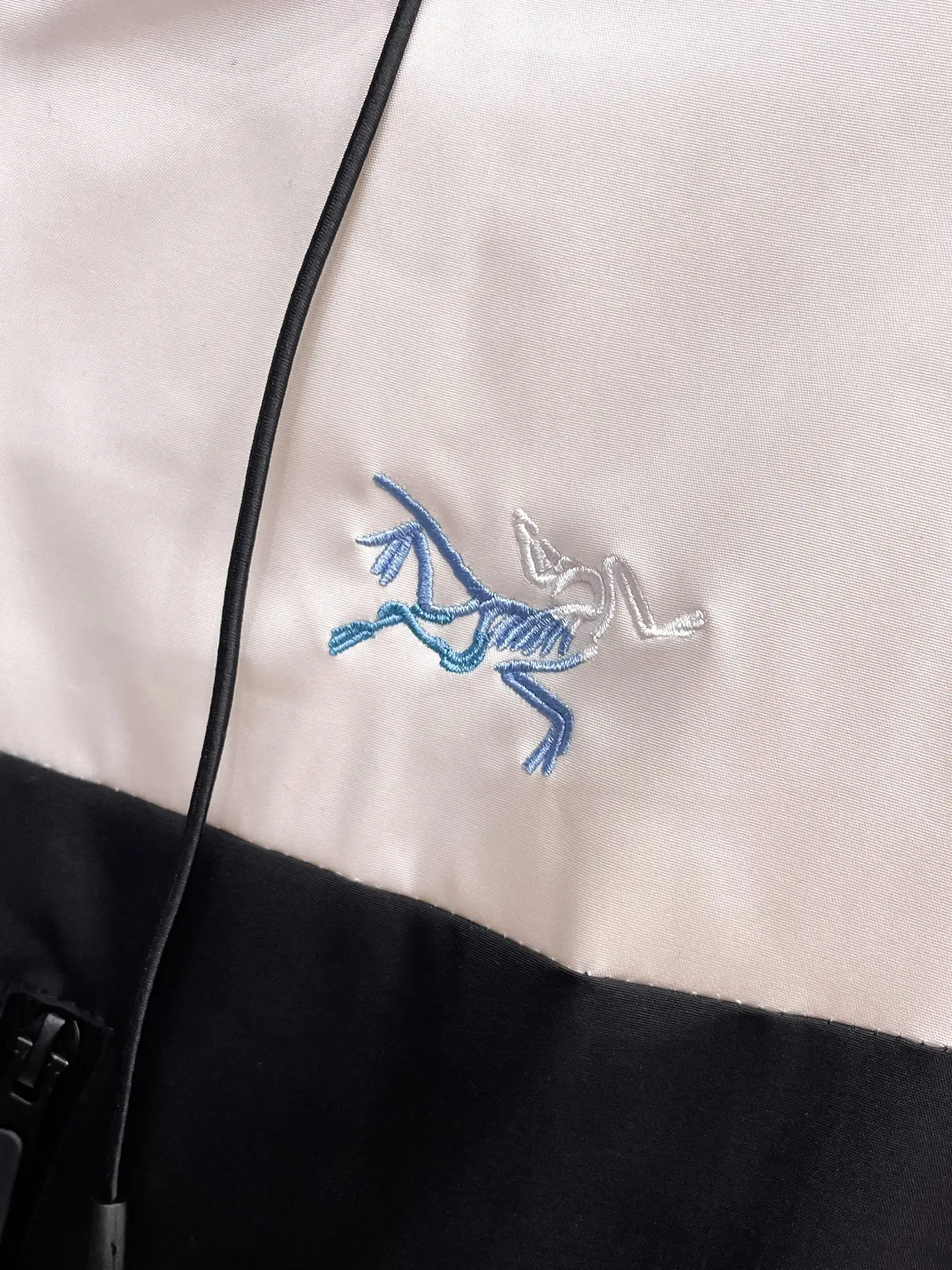 Two-Tone Hooded Shell Jacket D38014465 — view 8