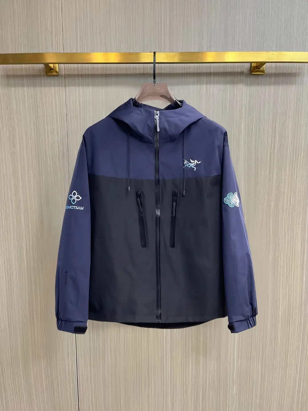 Arc'teryx Two-Tone Hooded Shell Jacket D38014463