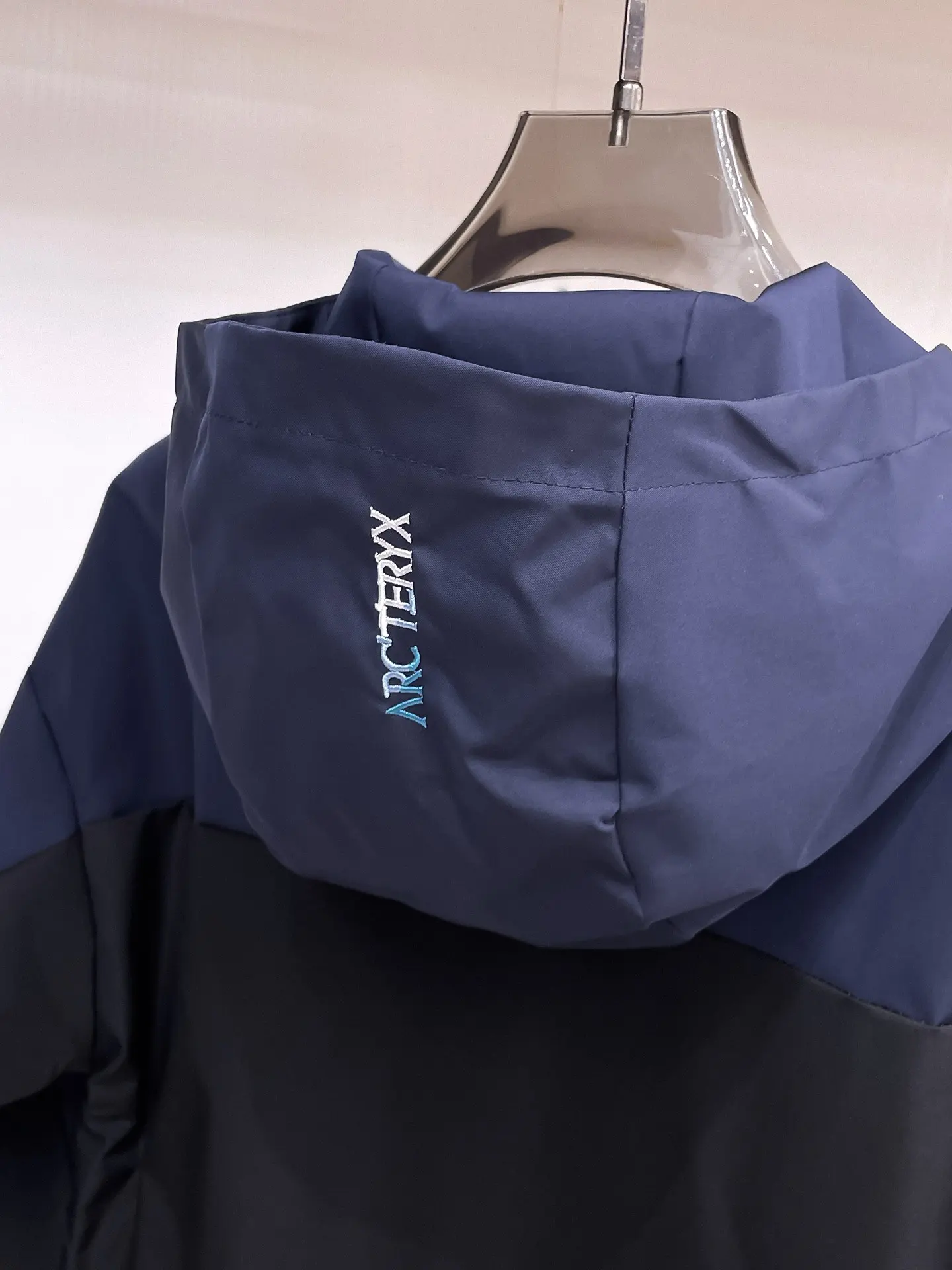Arc'teryx Two-Tone Hooded Shell Jacket D38014463 — view 5