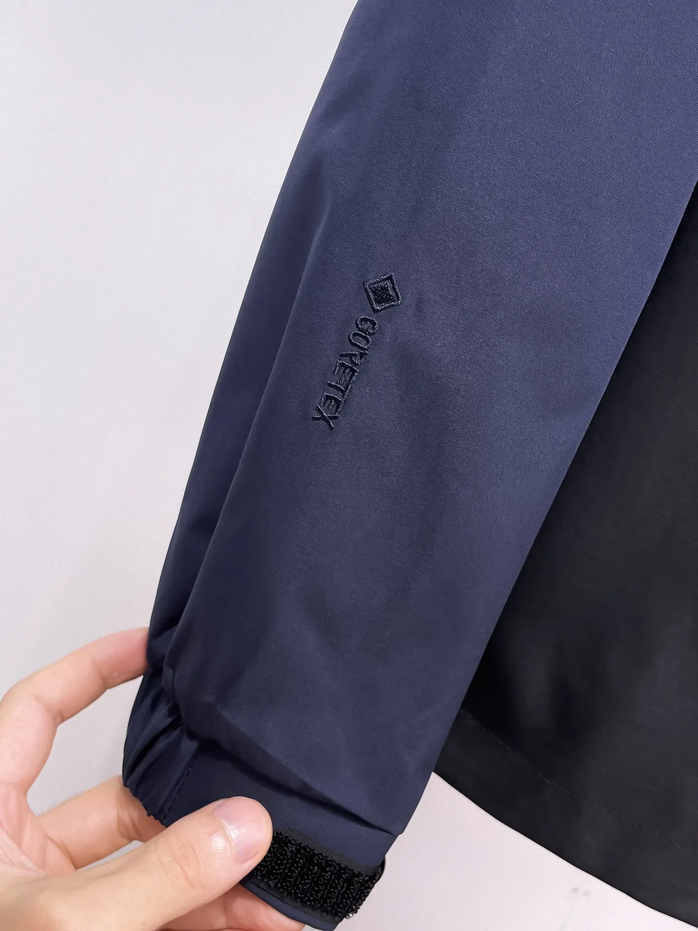 Arc'teryx Two-Tone Hooded Shell Jacket D38014463 — view 11