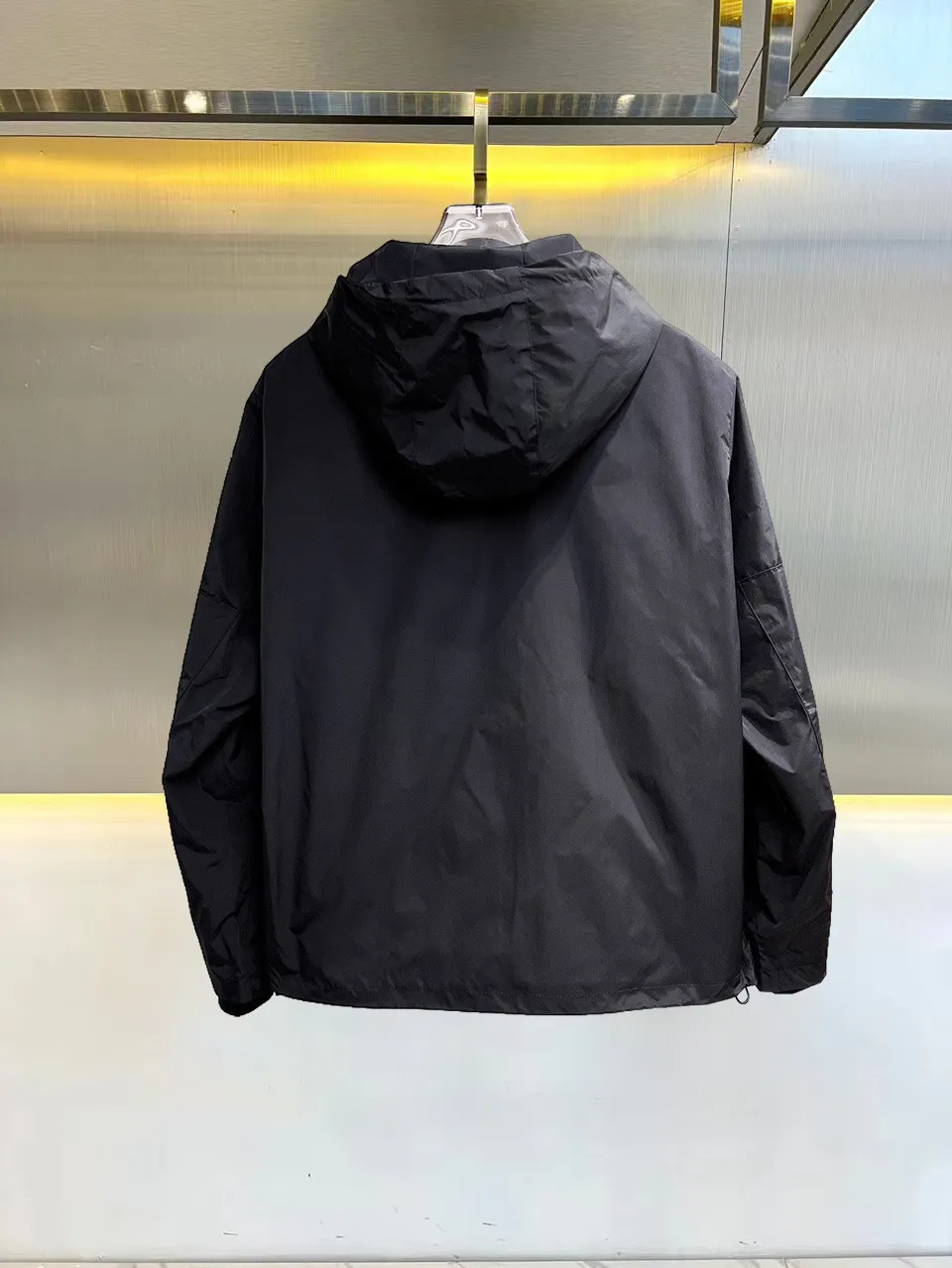 Logo-Plaque Hooded Re-Nylon Jacket D38014712 — view 2