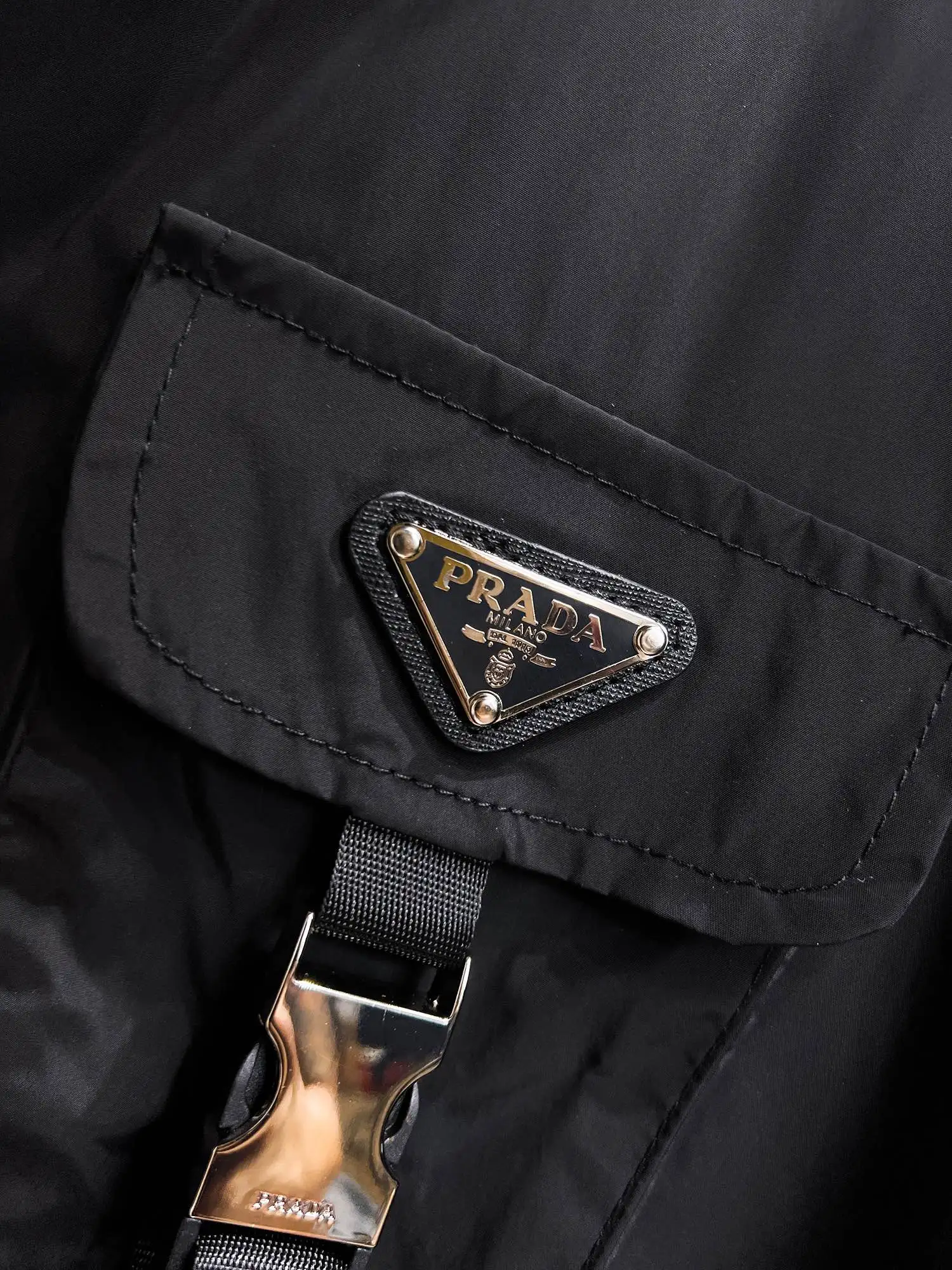 Logo-Plaque Hooded Re-Nylon Jacket D38014712 — view 5
