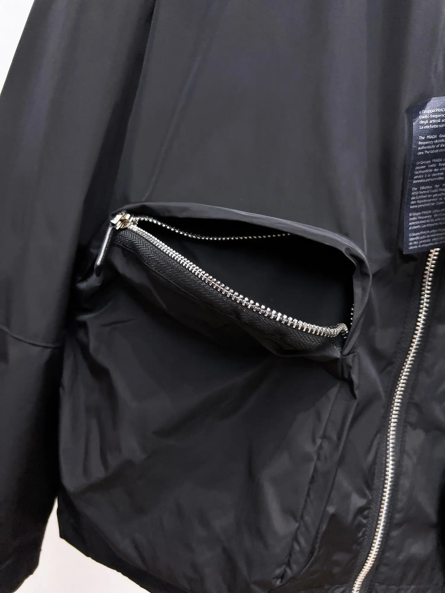 Logo-Plaque Hooded Re-Nylon Jacket D38014712 — view 11