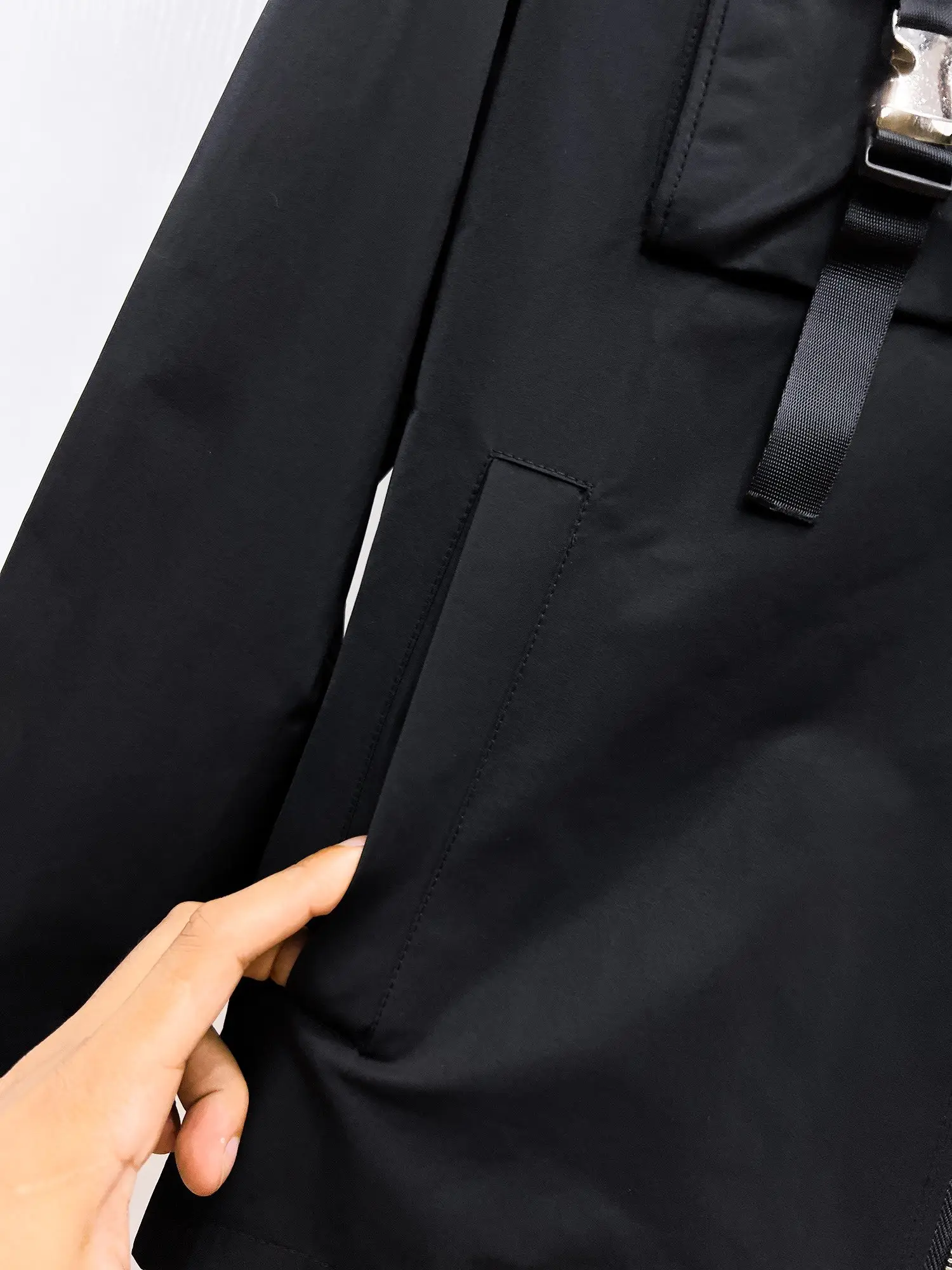Hooded Utility Jacket with Buckle Pockets D38014727 — view 8