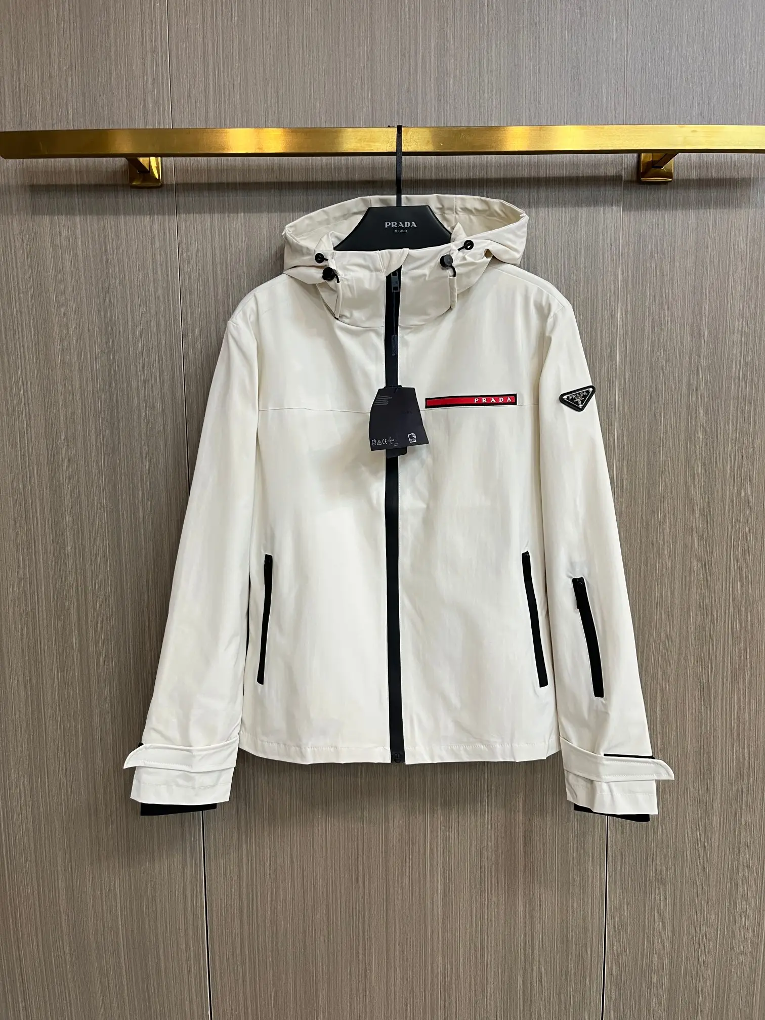 Hooded Technical Shell Jacket D38014395