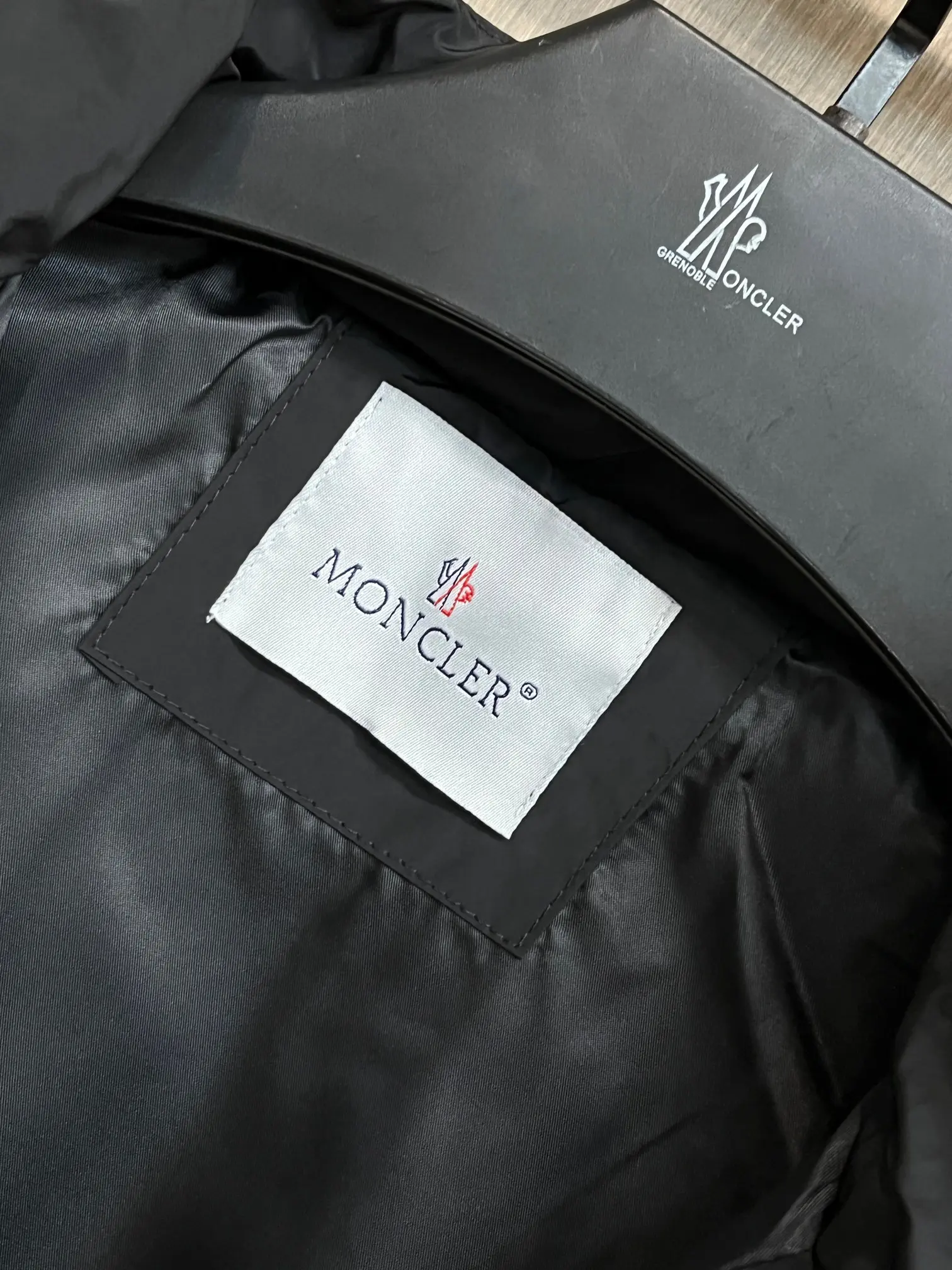 Logo-Patch Shell Windbreaker Jacket D38014295 — view 5
