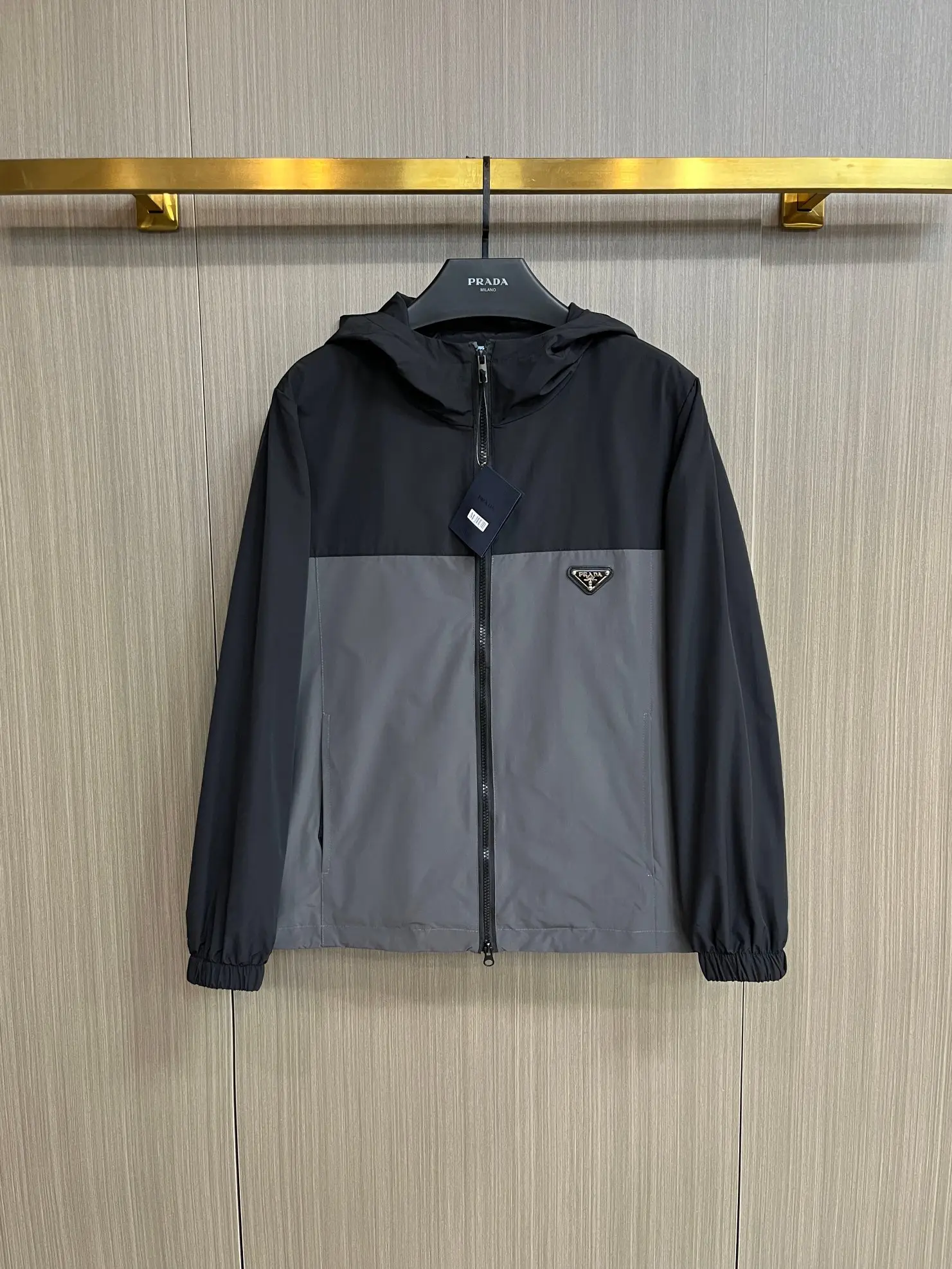Two-Tone Hooded Windbreaker Jacket D38014369