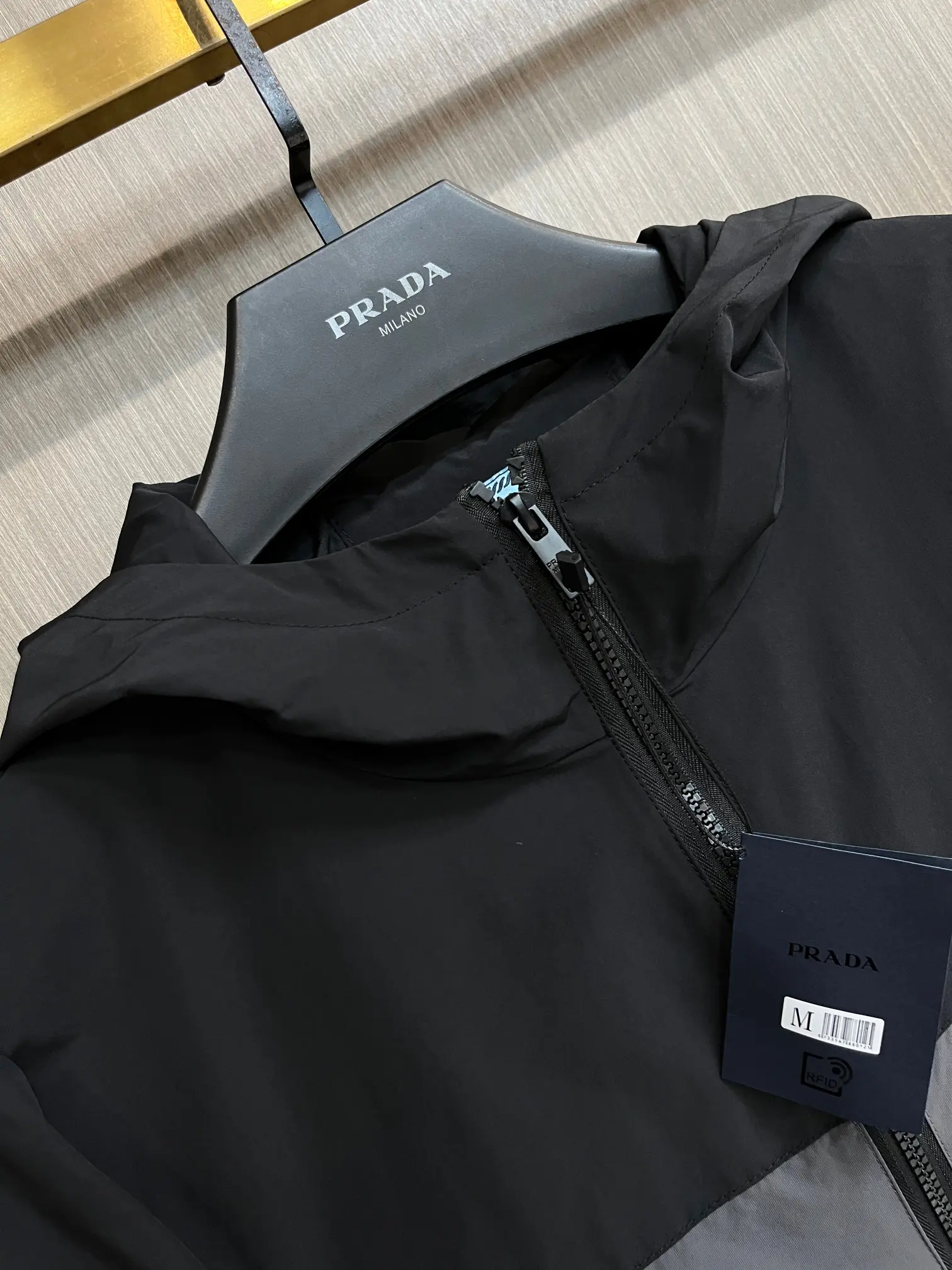 Two-Tone Hooded Windbreaker Jacket D38014369 — view 3