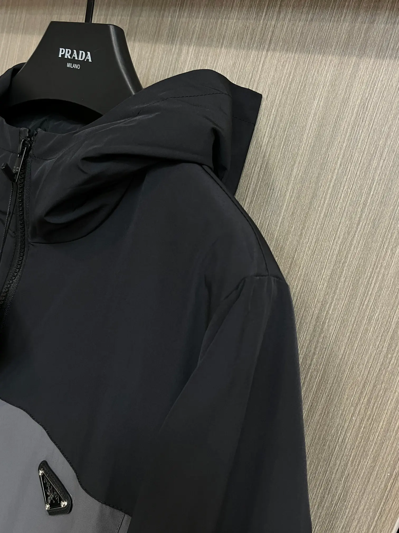 Two-Tone Hooded Windbreaker Jacket D38014369 — view 6
