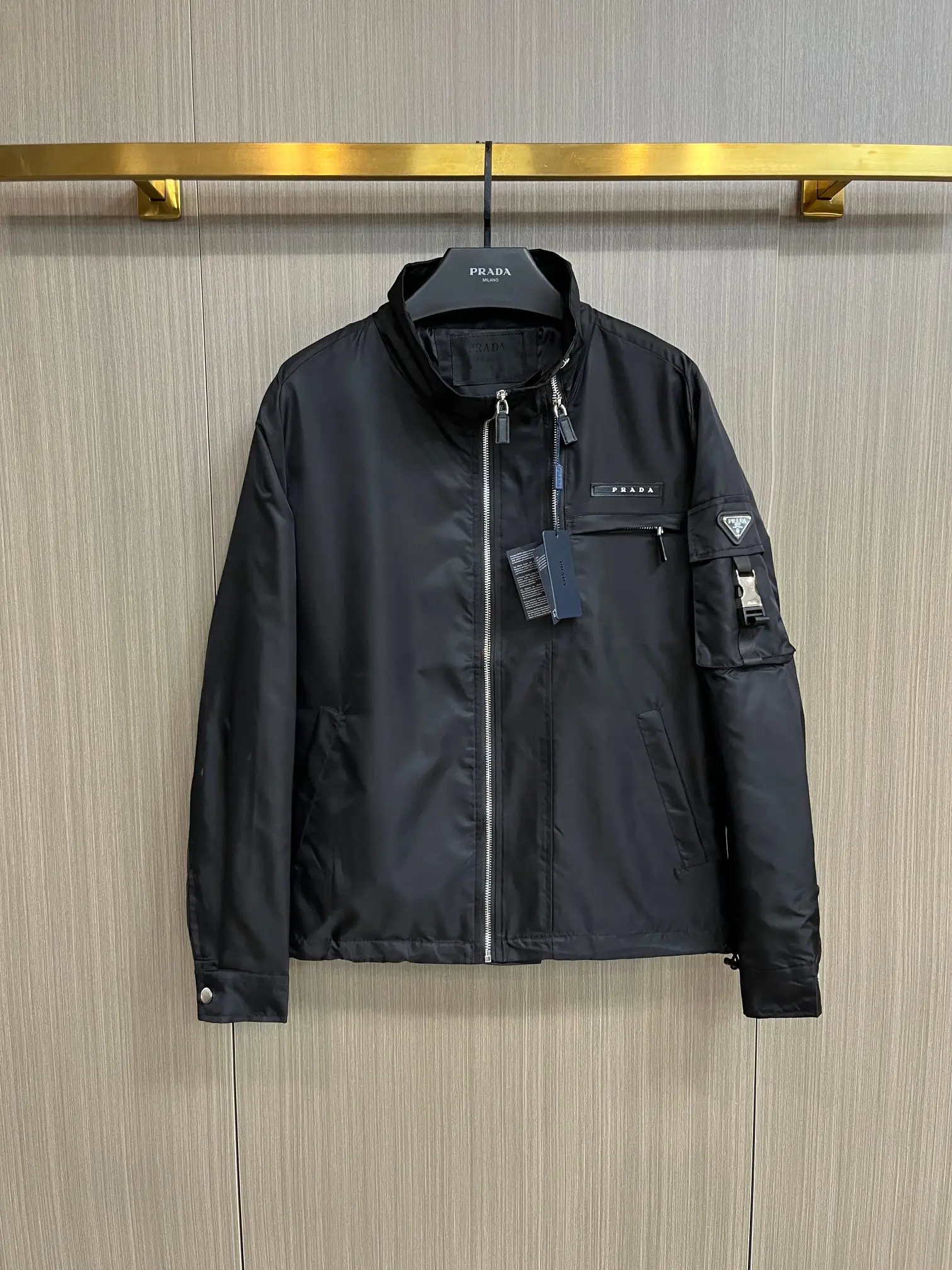 Logo-Badge Re-Nylon Zip-Up Jacket D38014389