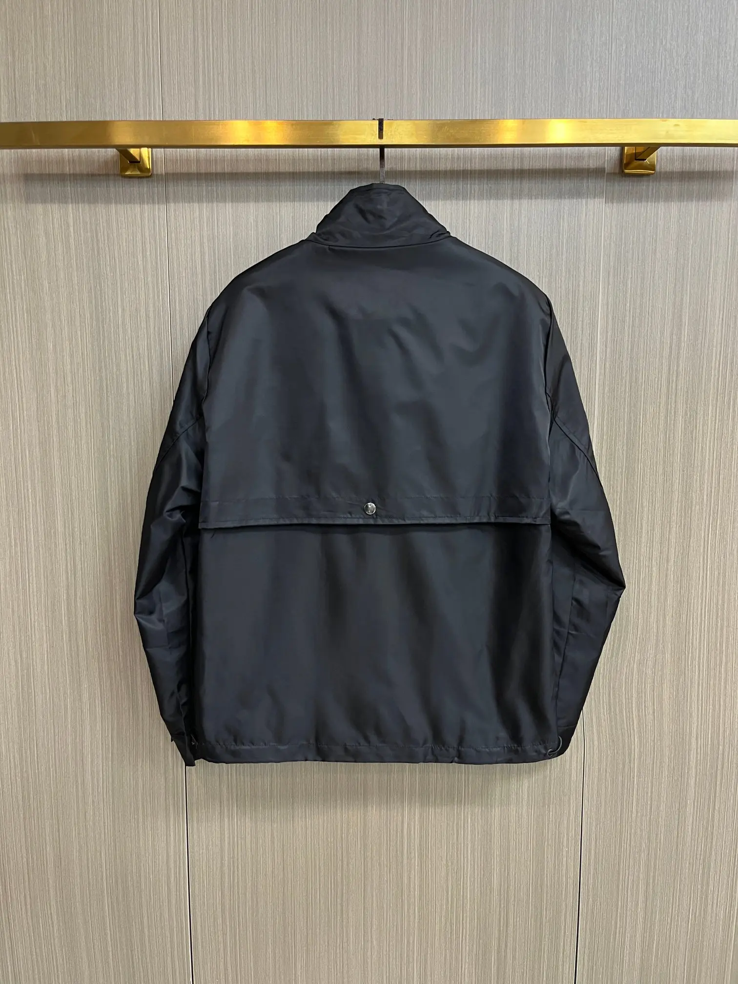 Logo-Badge Re-Nylon Zip-Up Jacket D38014389 — view 2