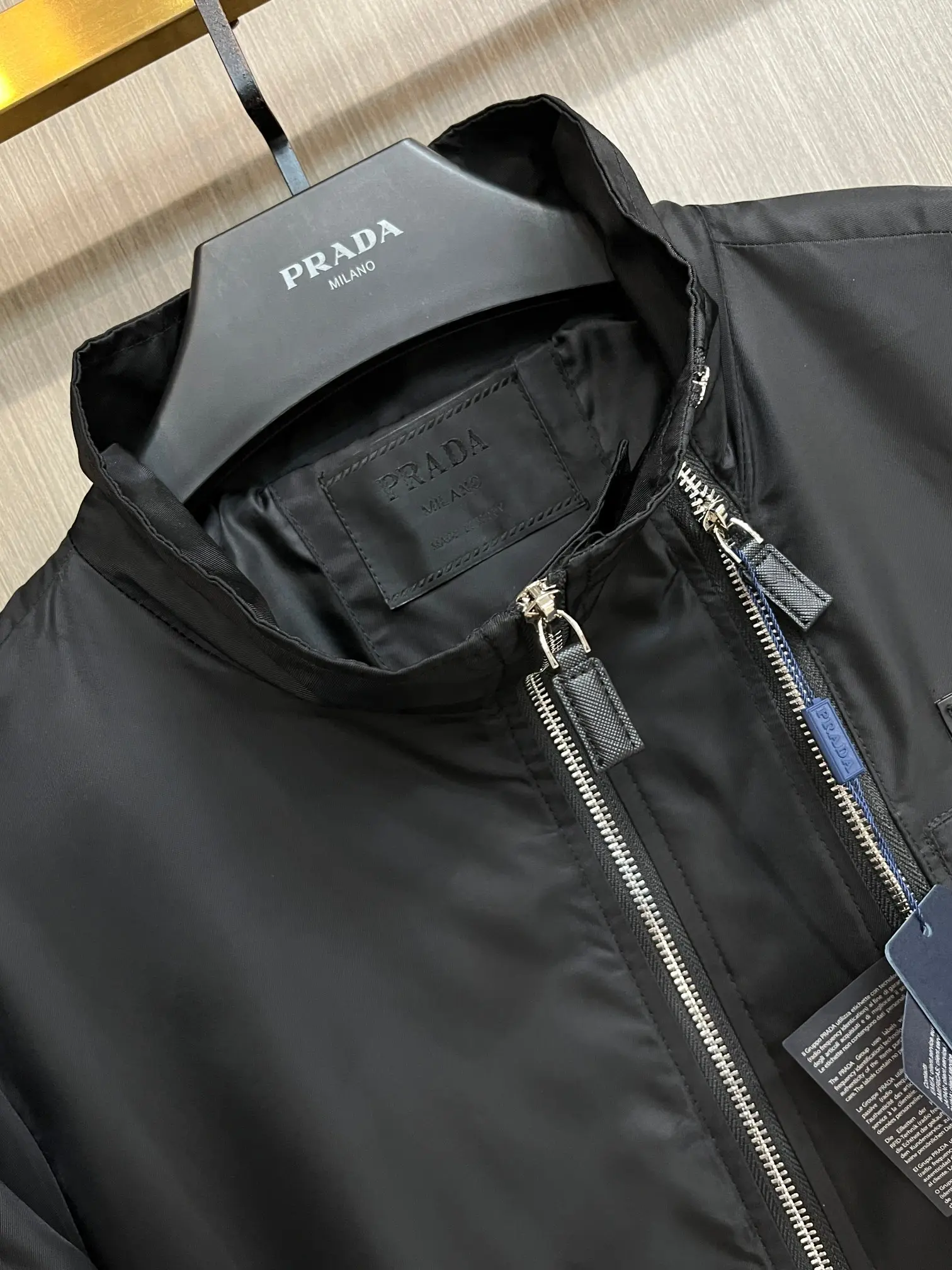 Logo-Badge Re-Nylon Zip-Up Jacket D38014389 — view 3
