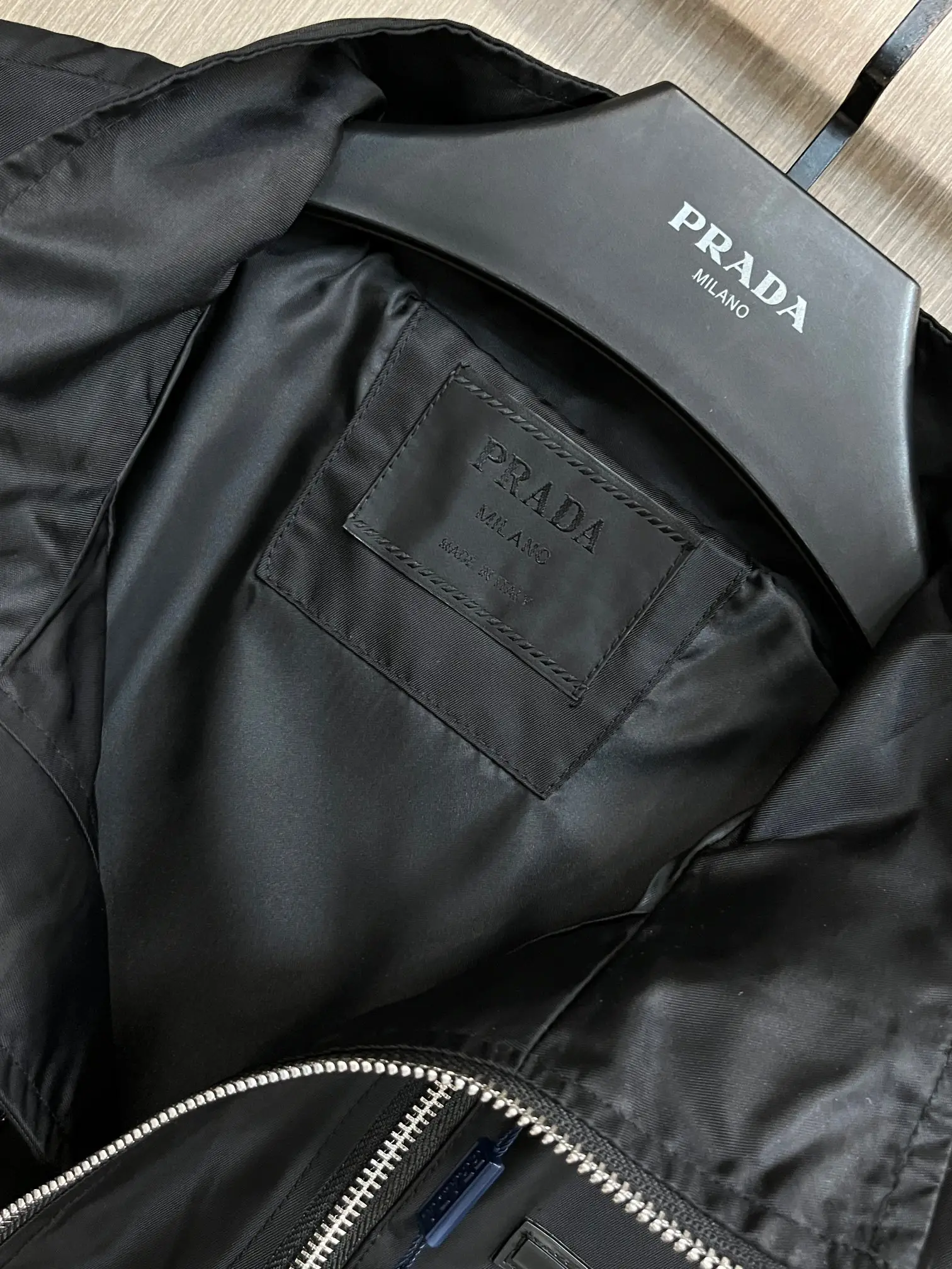 Logo-Badge Re-Nylon Zip-Up Jacket D38014389 — view 4