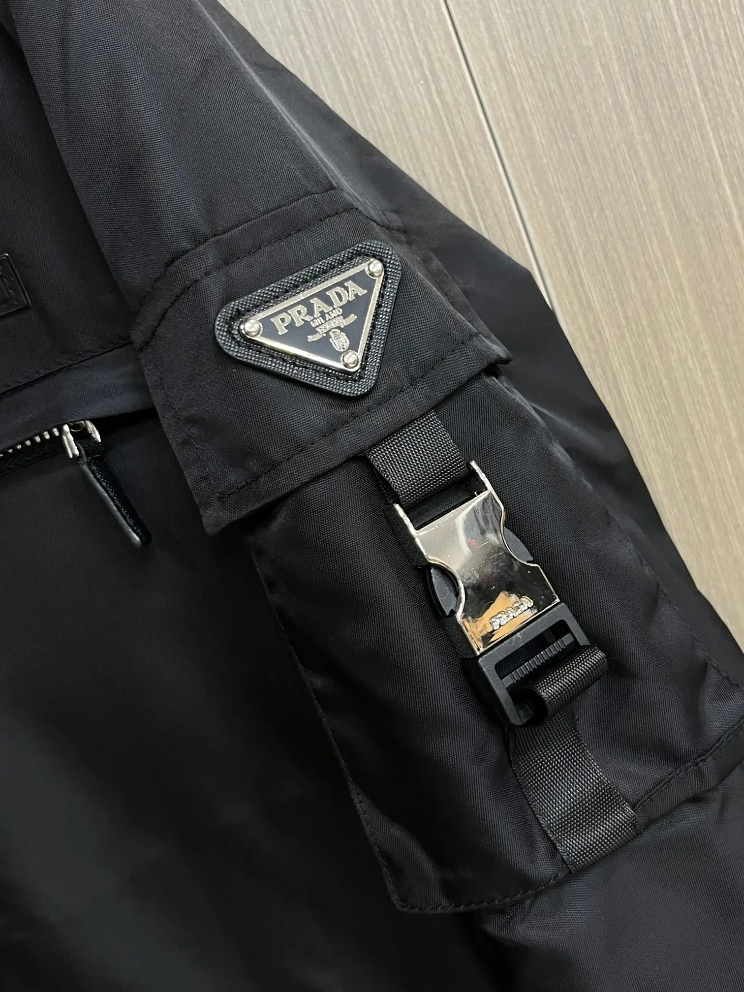 Logo-Badge Re-Nylon Zip-Up Jacket D38014389 — view 6