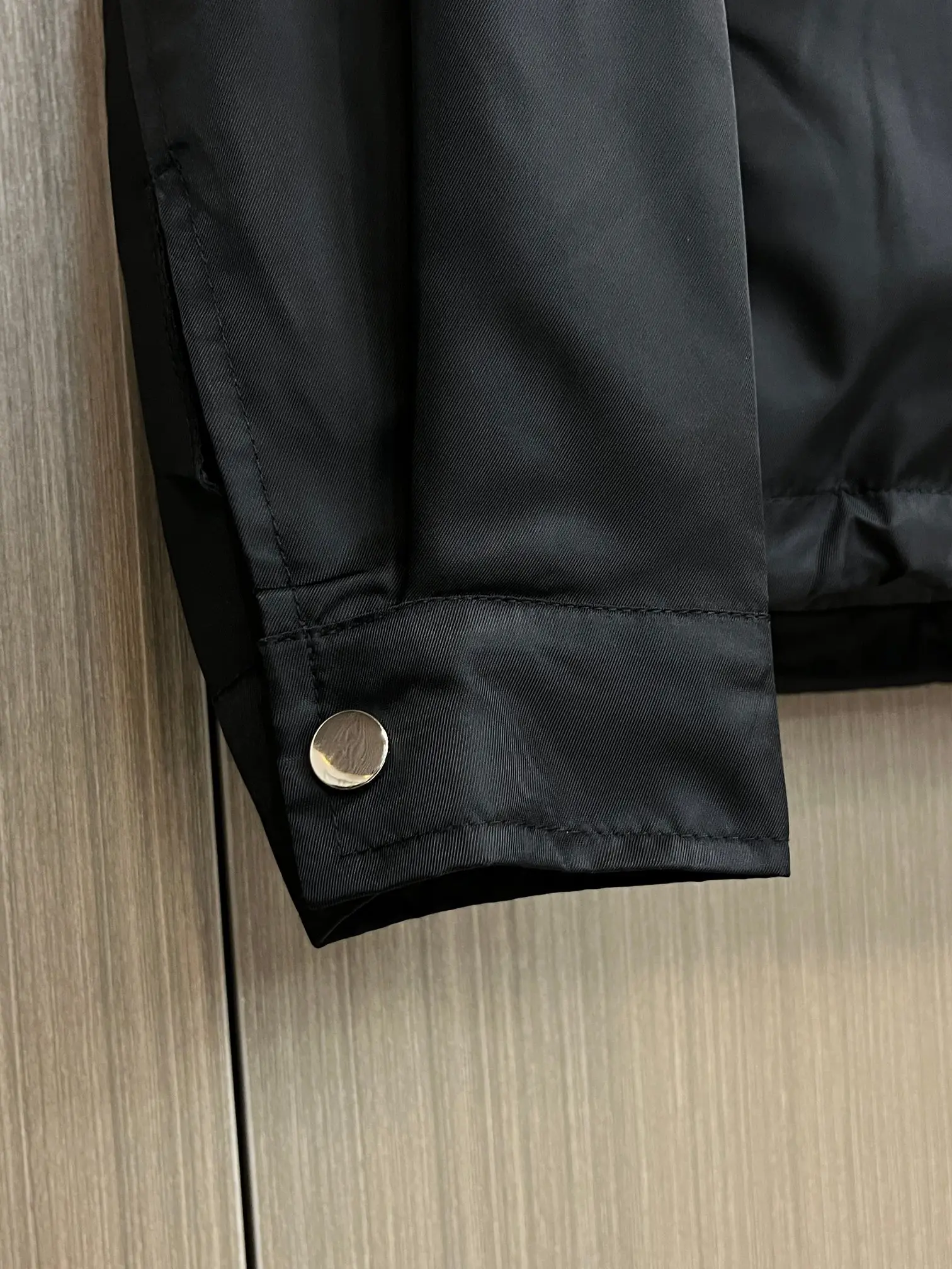 Logo-Badge Re-Nylon Zip-Up Jacket D38014389 — view 8
