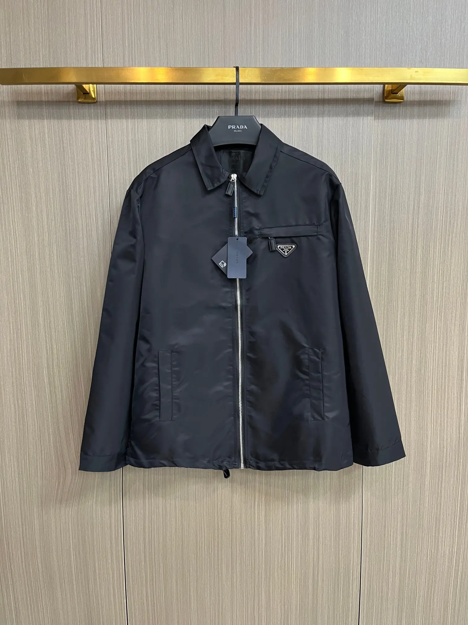 Logo-Plaque Re-Nylon Zip-Up Jacket D38014397