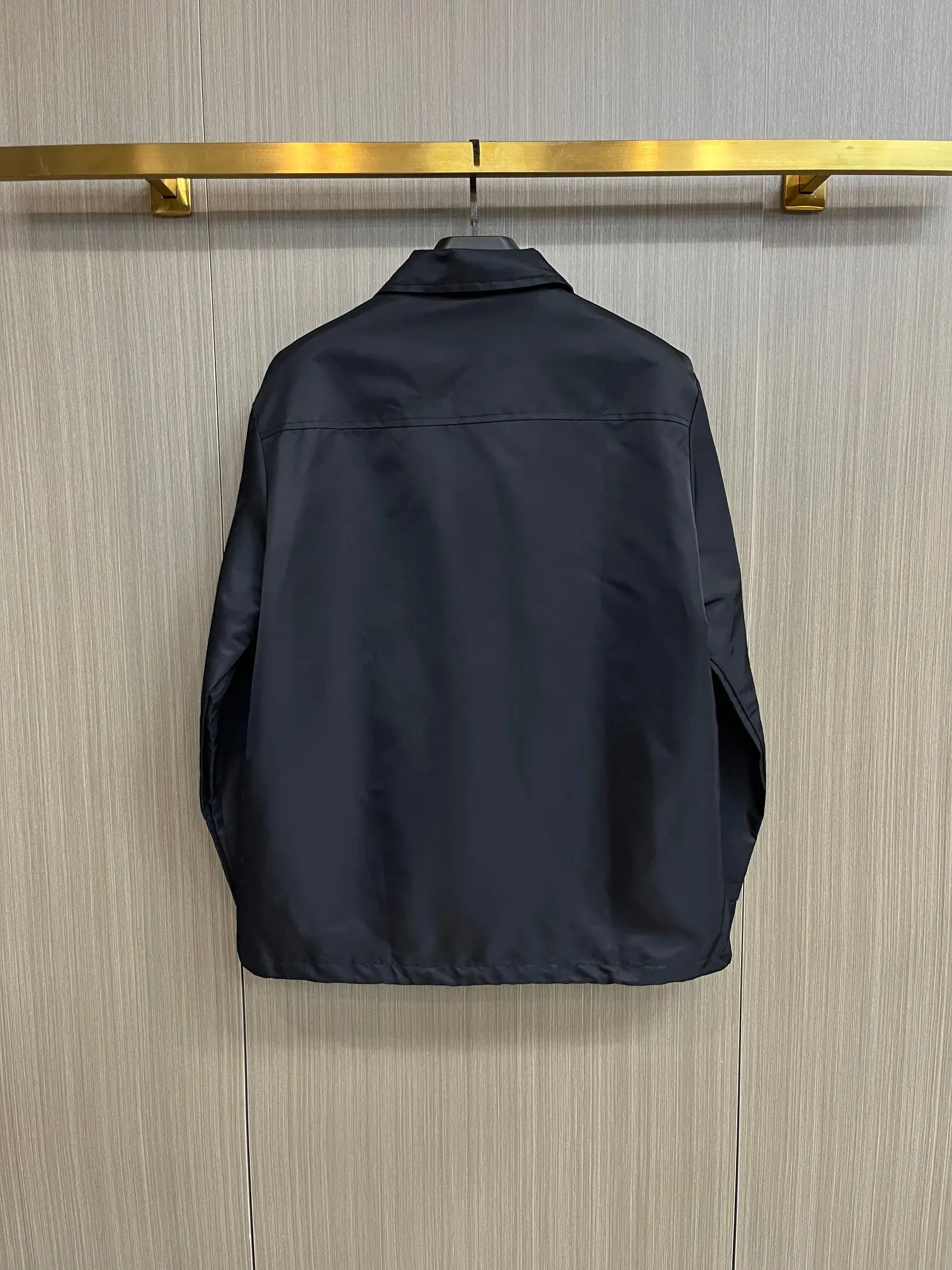 Logo-Plaque Re-Nylon Zip-Up Jacket D38014397 — view 2