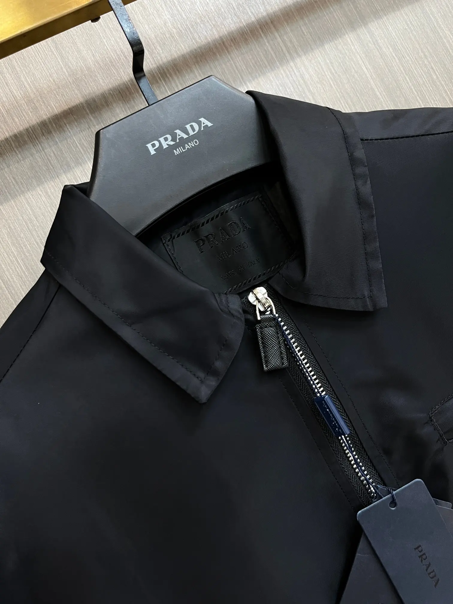 Logo-Plaque Re-Nylon Zip-Up Jacket D38014397 — view 3