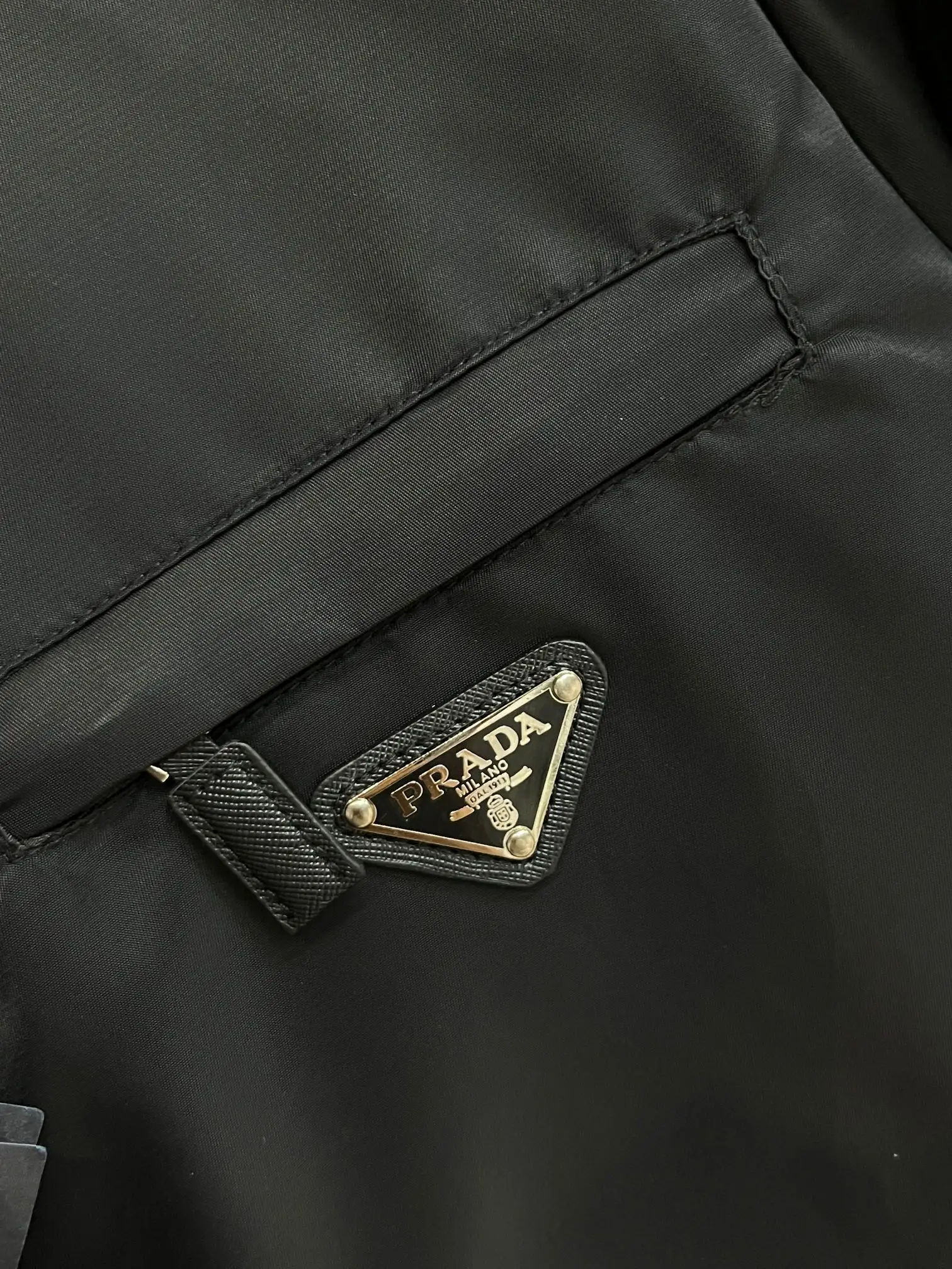 Logo-Plaque Re-Nylon Zip-Up Jacket D38014397 — view 6