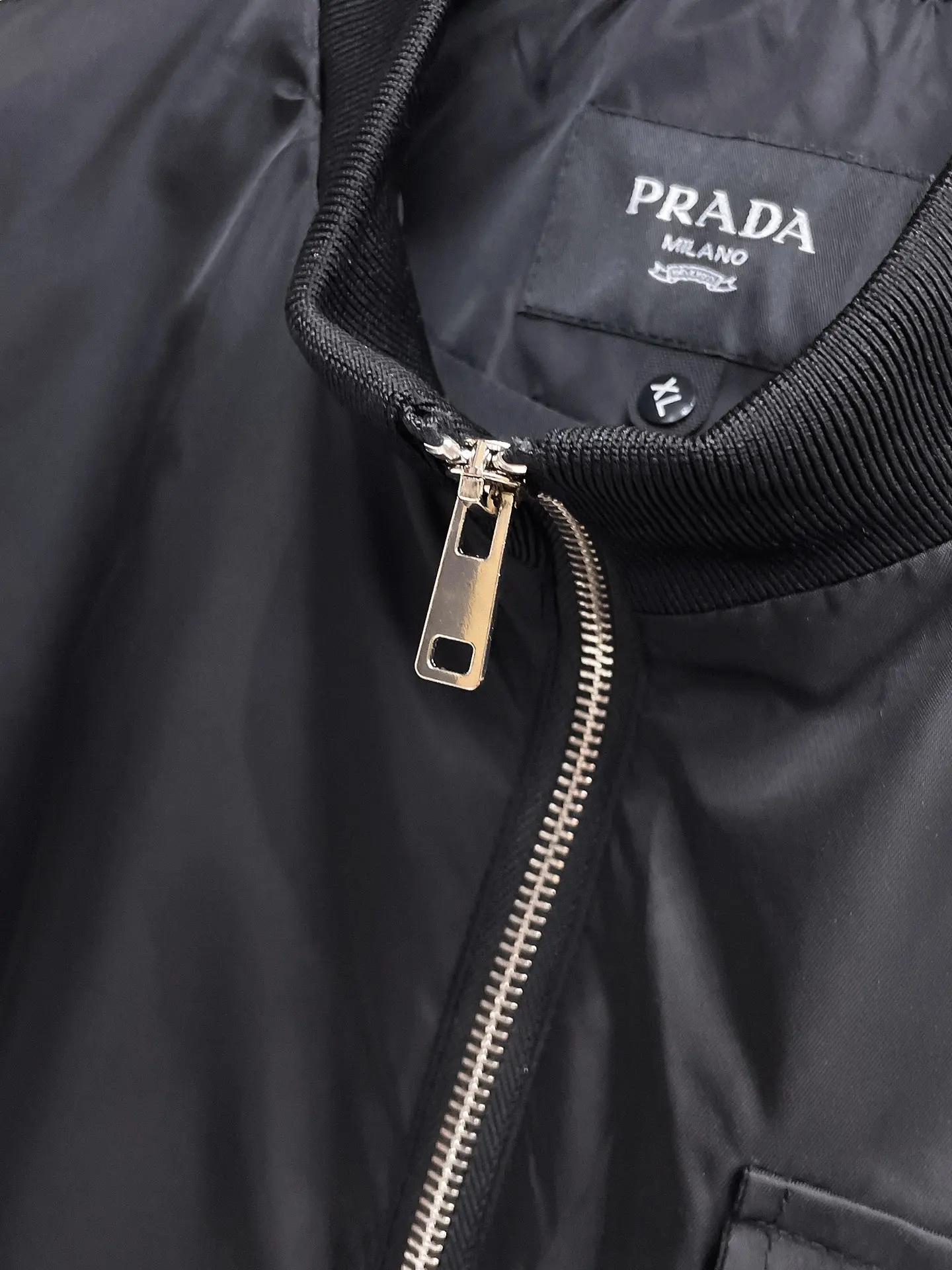Logo-Appliquéd Shell Bomber Jacket D38014466 — view 5