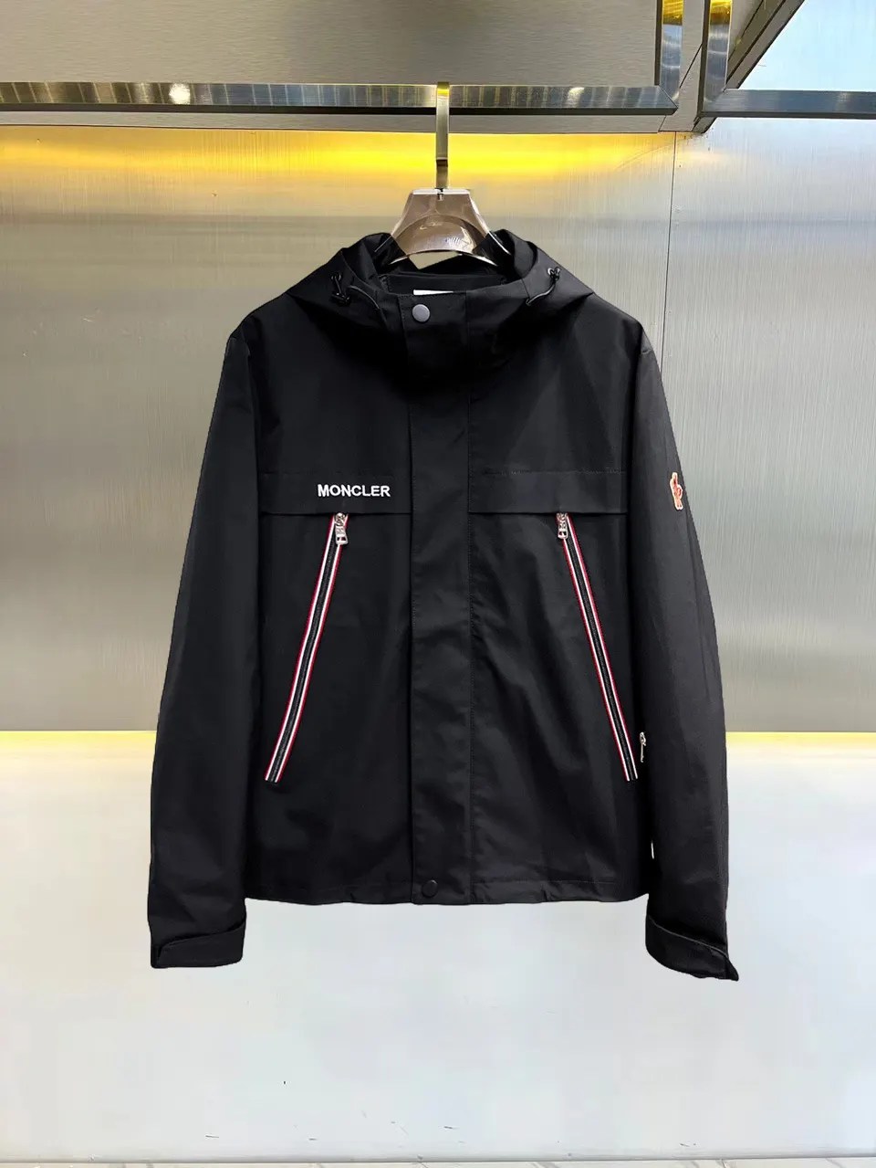 Hooded Technical Shell Jacket D38014708