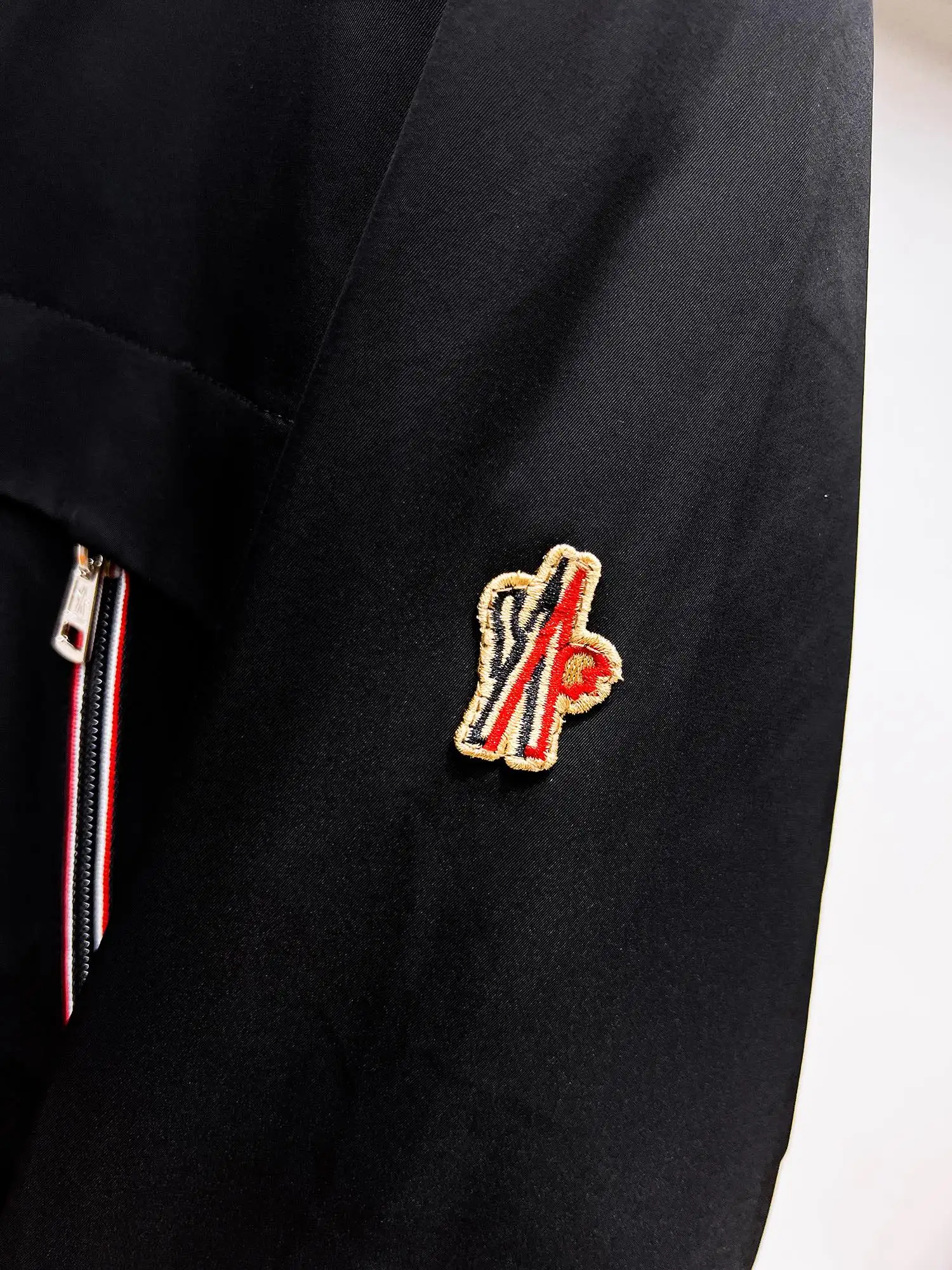 Hooded Technical Shell Jacket D38014708 — view 5