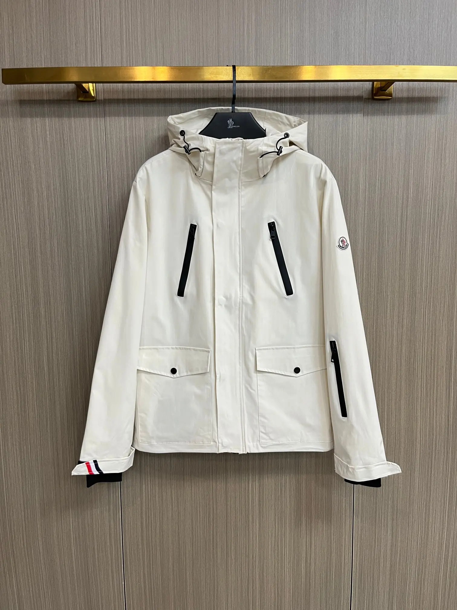 Hooded Technical Shell Jacket D38014378