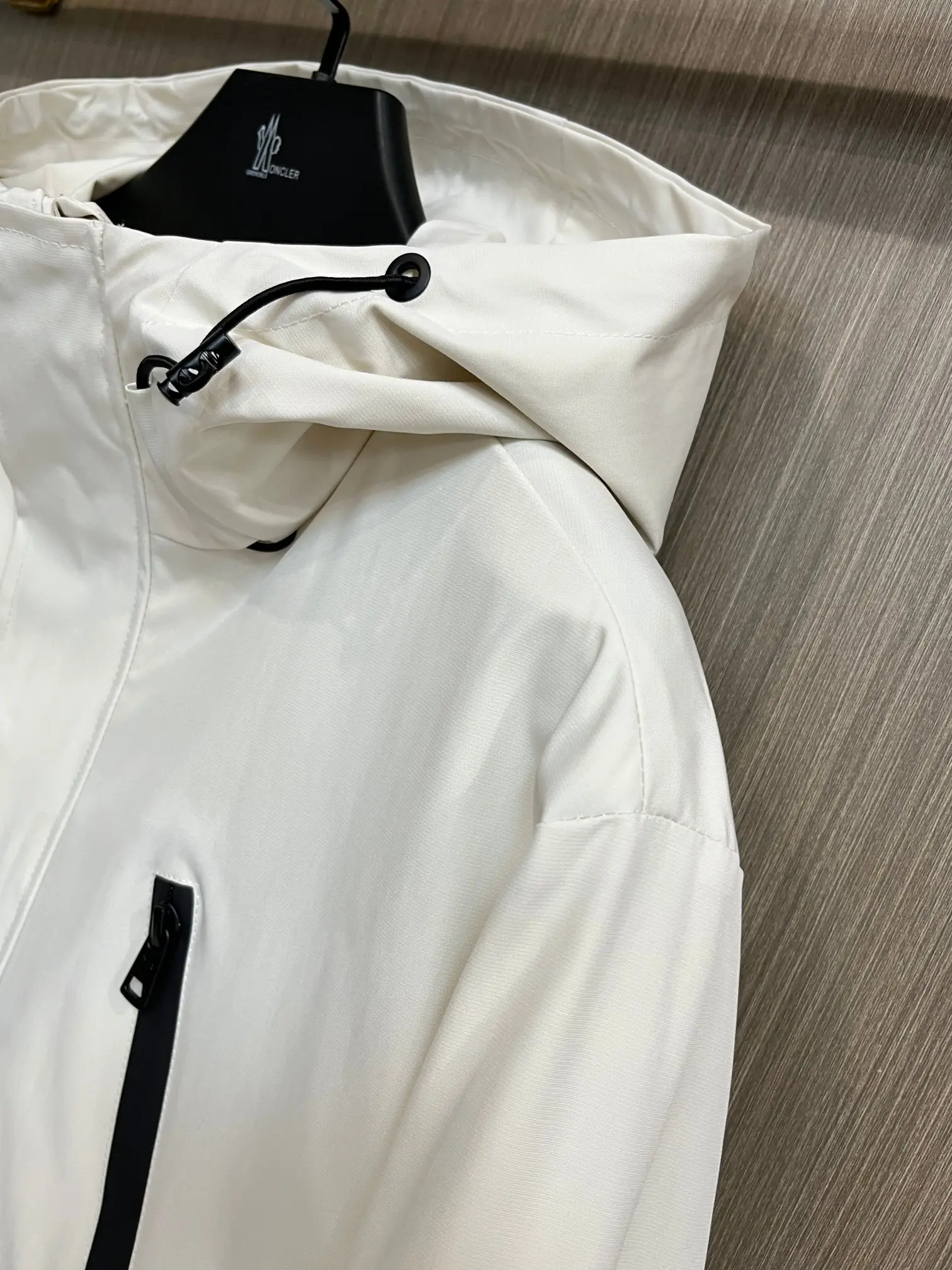 Hooded Technical Shell Jacket D38014378 — view 4