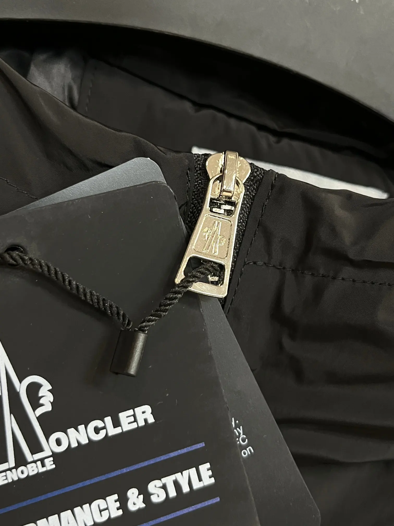 Hooded Shell Windbreaker Jacket D38014278 — view 5