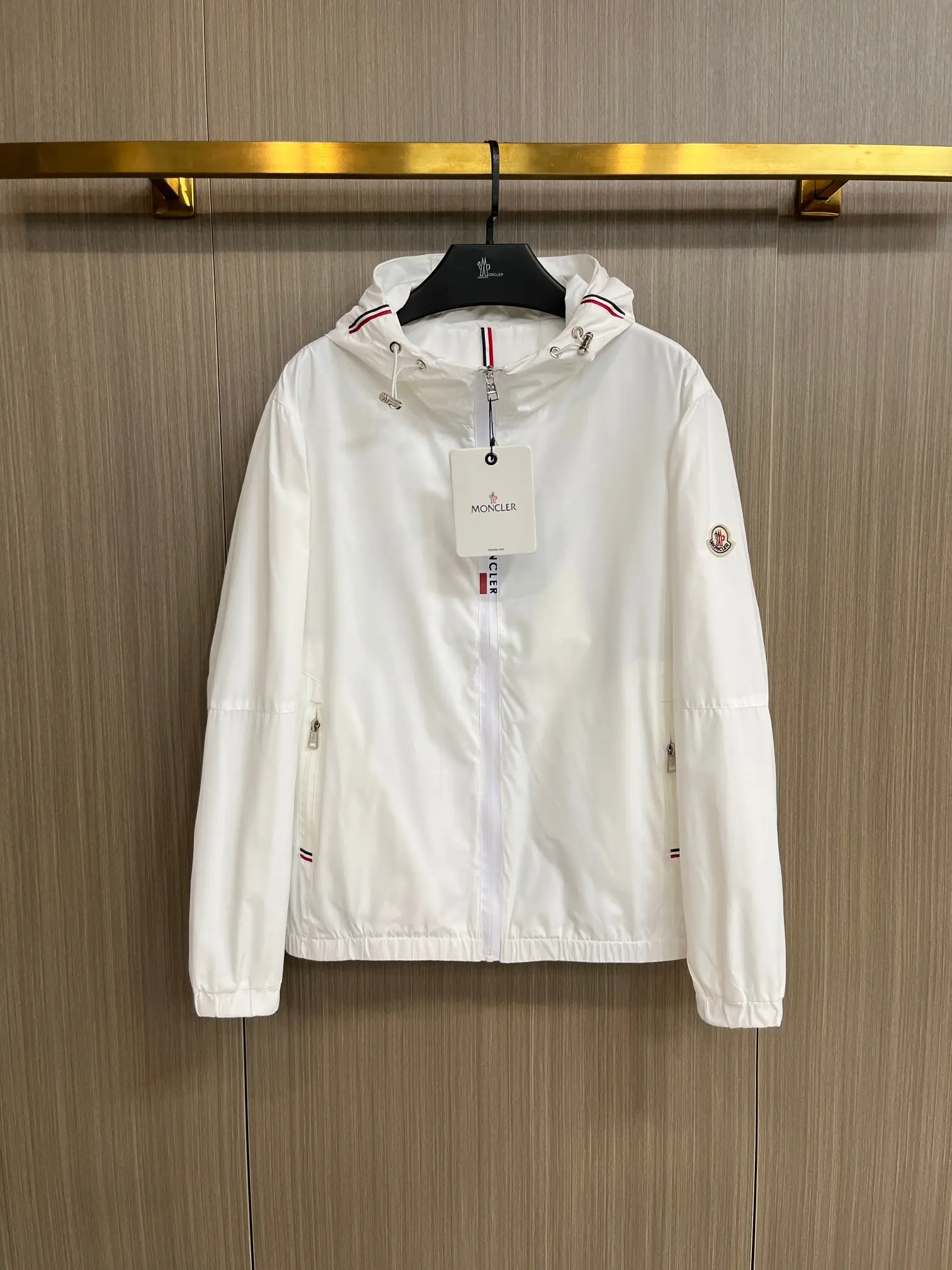 Hooded Lightweight Shell Jacket D38014390