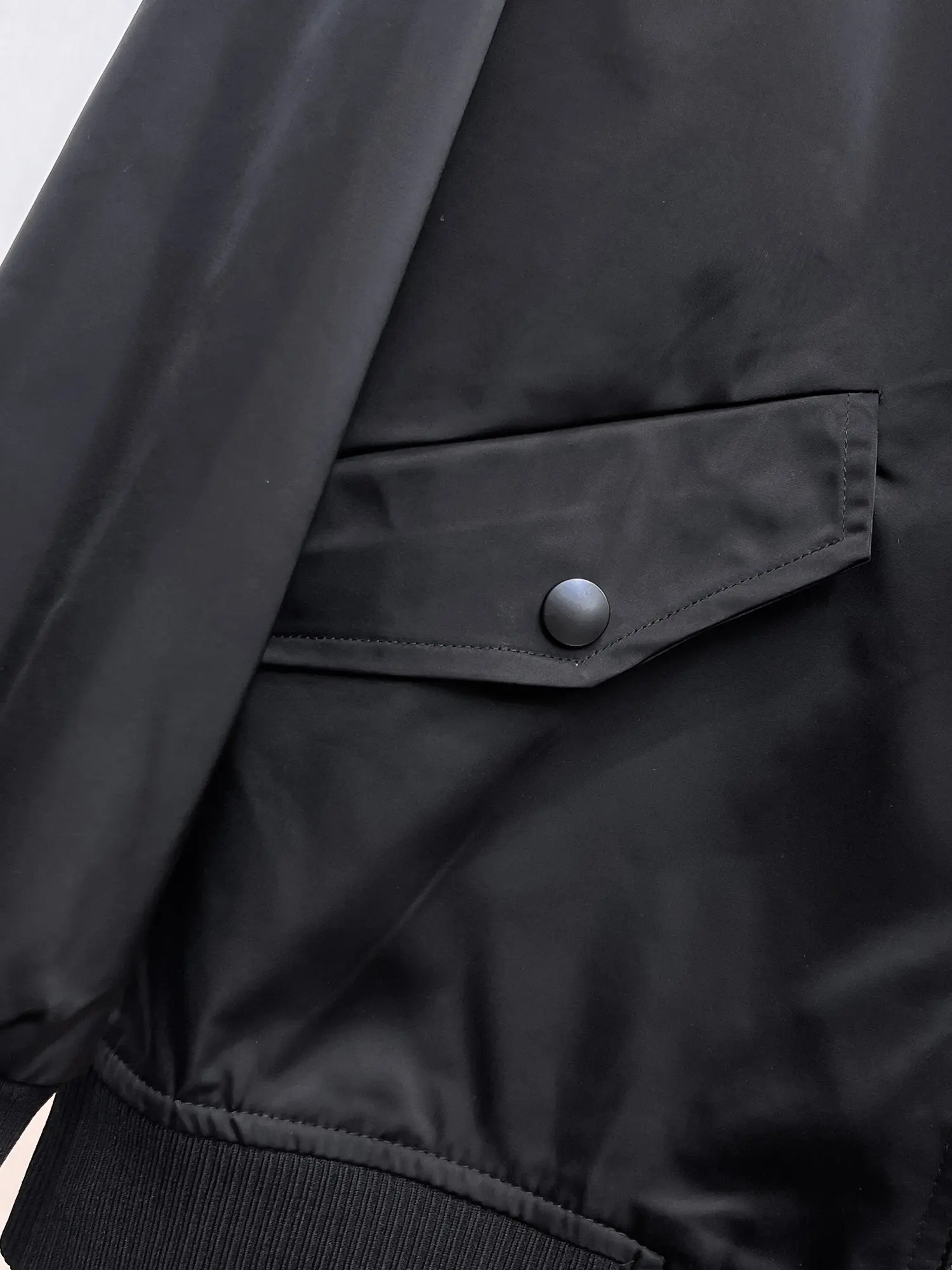 Logo-Appliquéd Re-Nylon Bomber Jacket D39014456 — view 9
